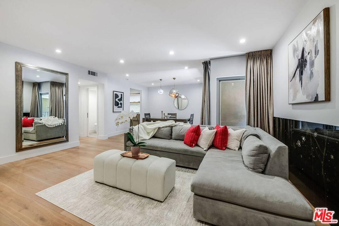 439  N Doheny Dr 1BR Beverly Hills Post Office | B.H.P.O. La