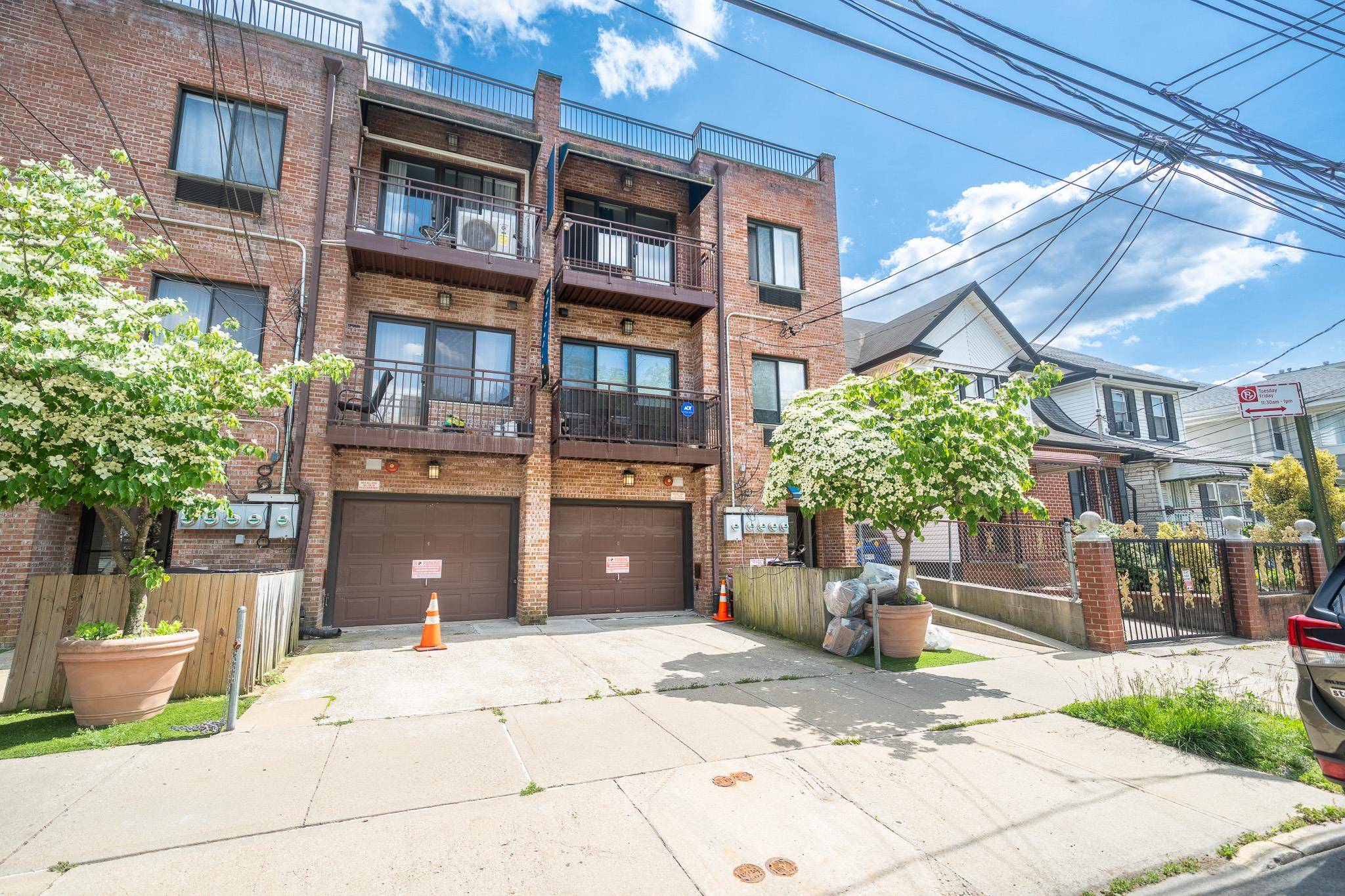 Welcome to this stylish 2 bedroom, 2 bath duplex condo Offered at 509, 000, this modern home offers a blend of comfort and convenience in a vibrant neighborhood.