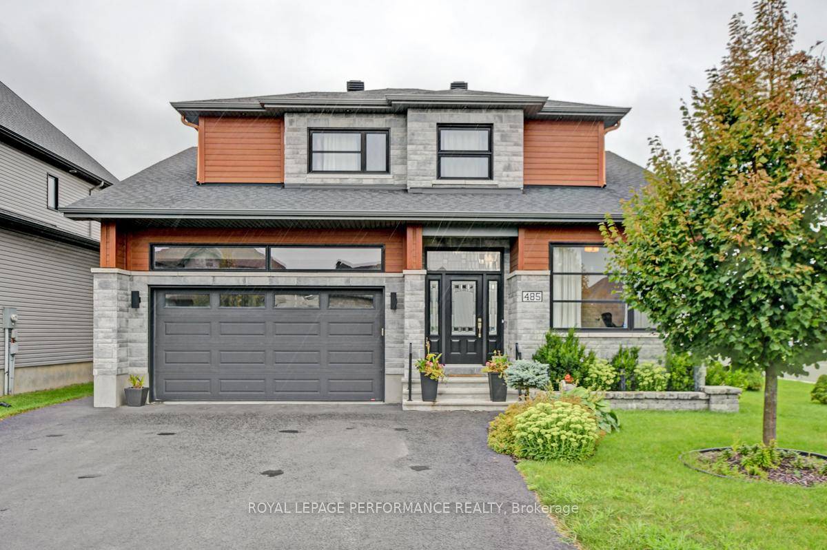 OPEN HOUSE Sunday, October 5th, 2 4 pm Nestled on a beautifully landscaped corner lot in the sought after community of St.