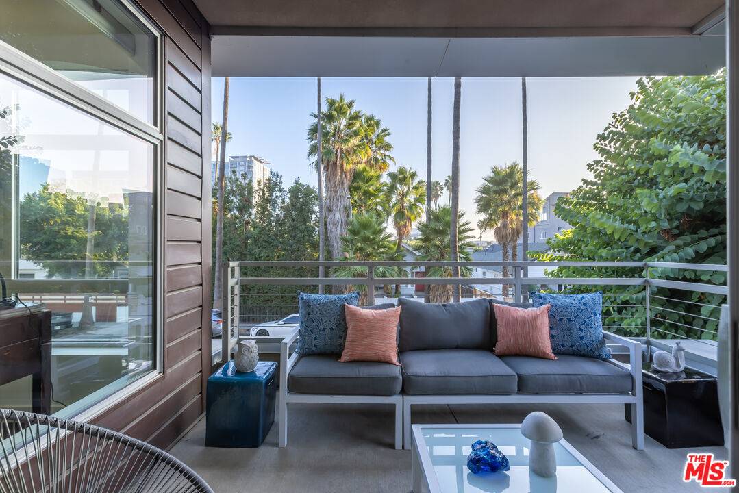 6001   Carlton Way 2BR Hollywood Hills East La