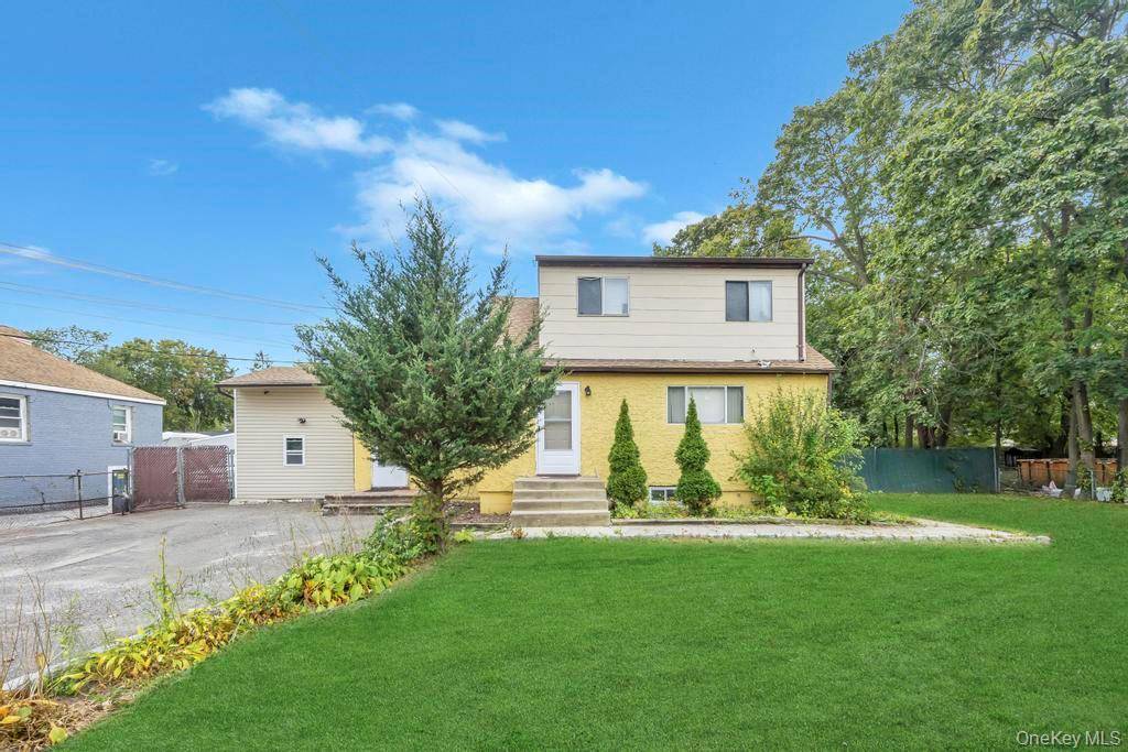 Investor s Delight ! Prime Opportunity with Endless Potential Come explore this incredible investment opportunity !