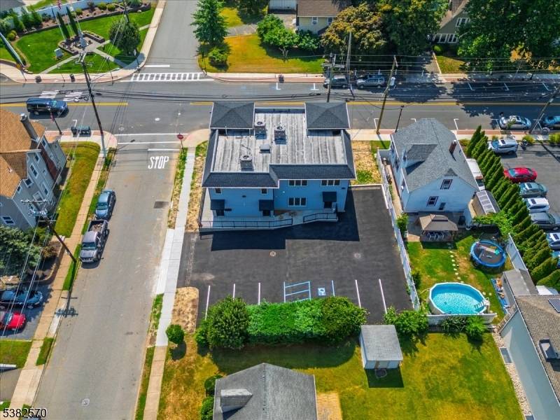 Brand New Construction Mixed Use Building !