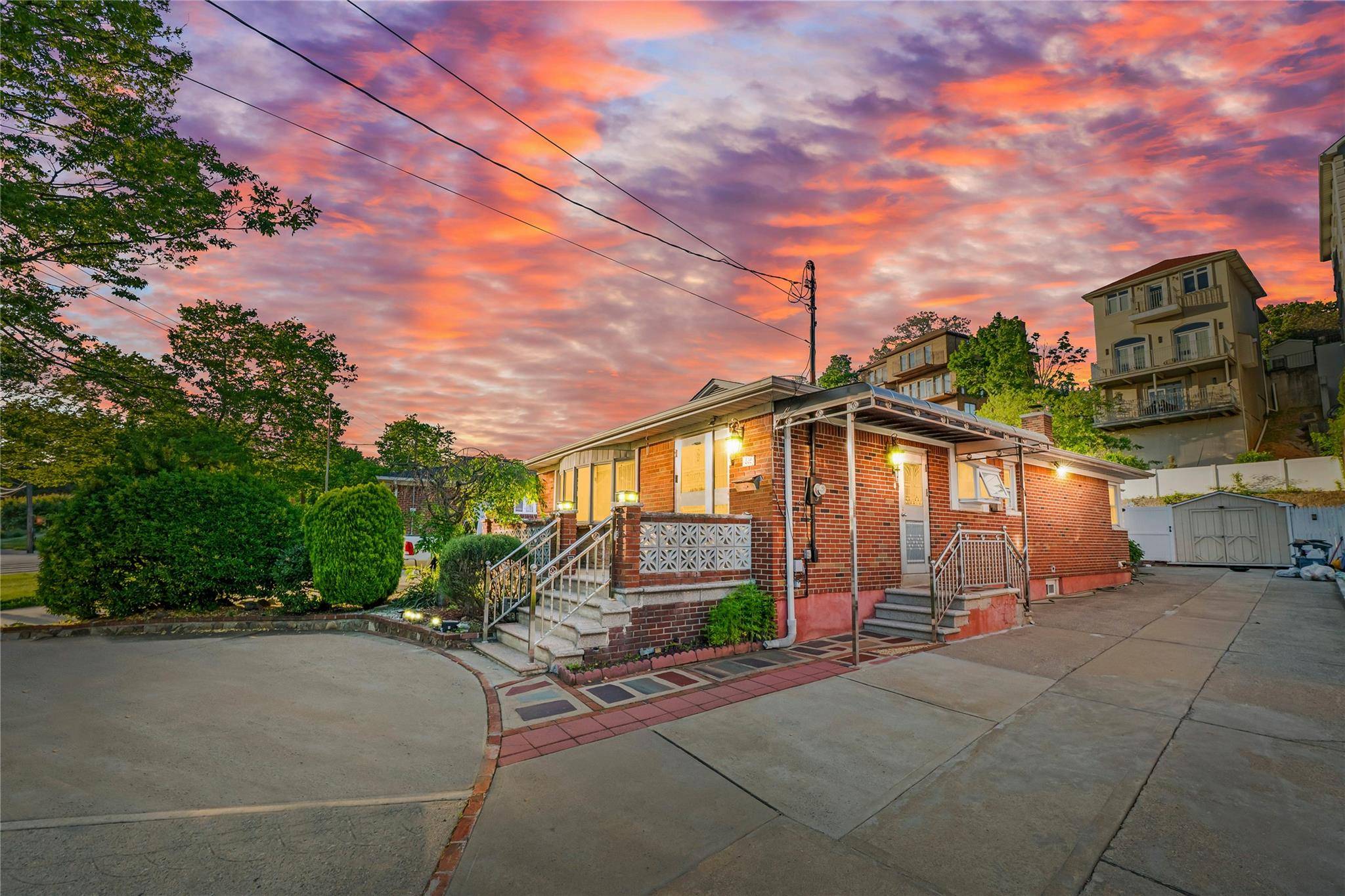 Welcome to 669 West Fingerboard Road, a well appointed single family ranch style residence situated in the sought after Arrochar neighborhood of Staten Island.