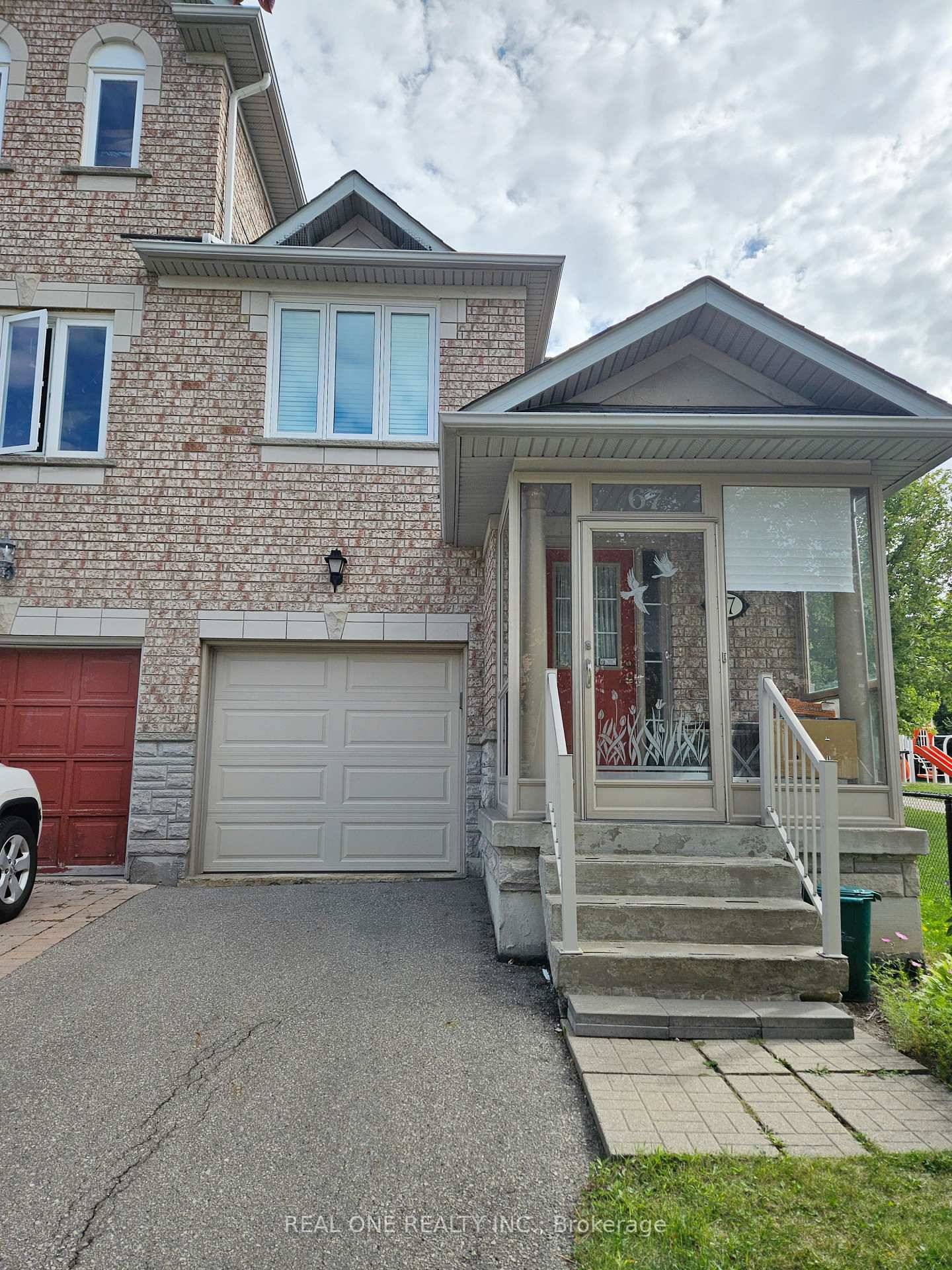 Nestled In Langstaff, one of Richmond Hill most safe, convenient, and family friendly neighborhoods, this well maintained amp ; upgraded end unit townhouse with finish basement home offers an exceptional ...
