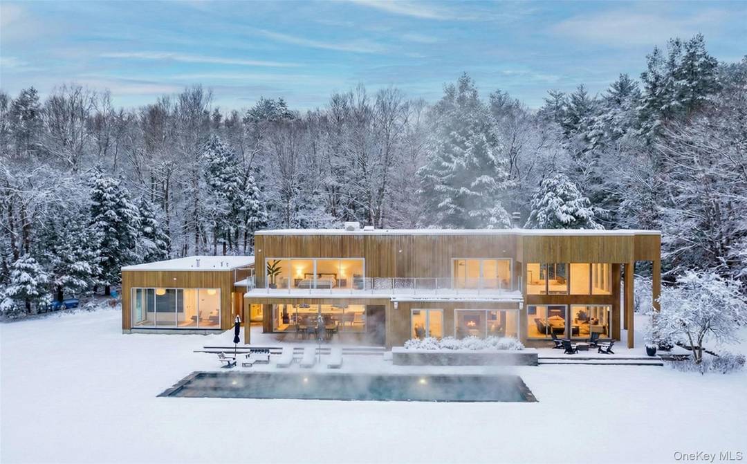 CEDAR HILL A HOUSE for all SEASONS Old Chatham NY If you re looking for sweeping views, clean modern lines, and a luxurious connection to nature, this high design country ...