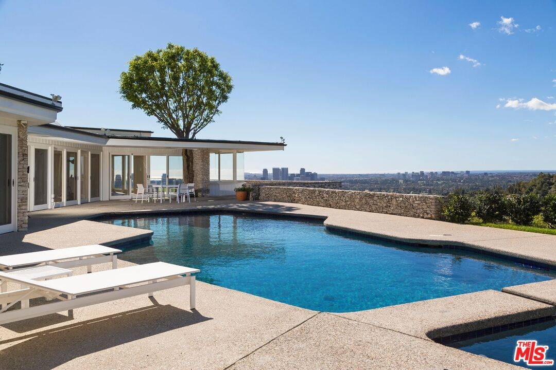 1174 N Hillcrest Rd 4.0 Beverly Hills Post Office | B.H.P.O. LA