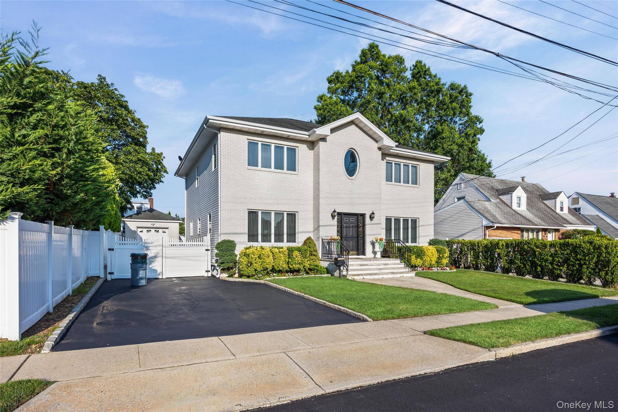 Welcome to this stunning 3 bedroom, 3 bathroom home offering over 2, 800 sq.