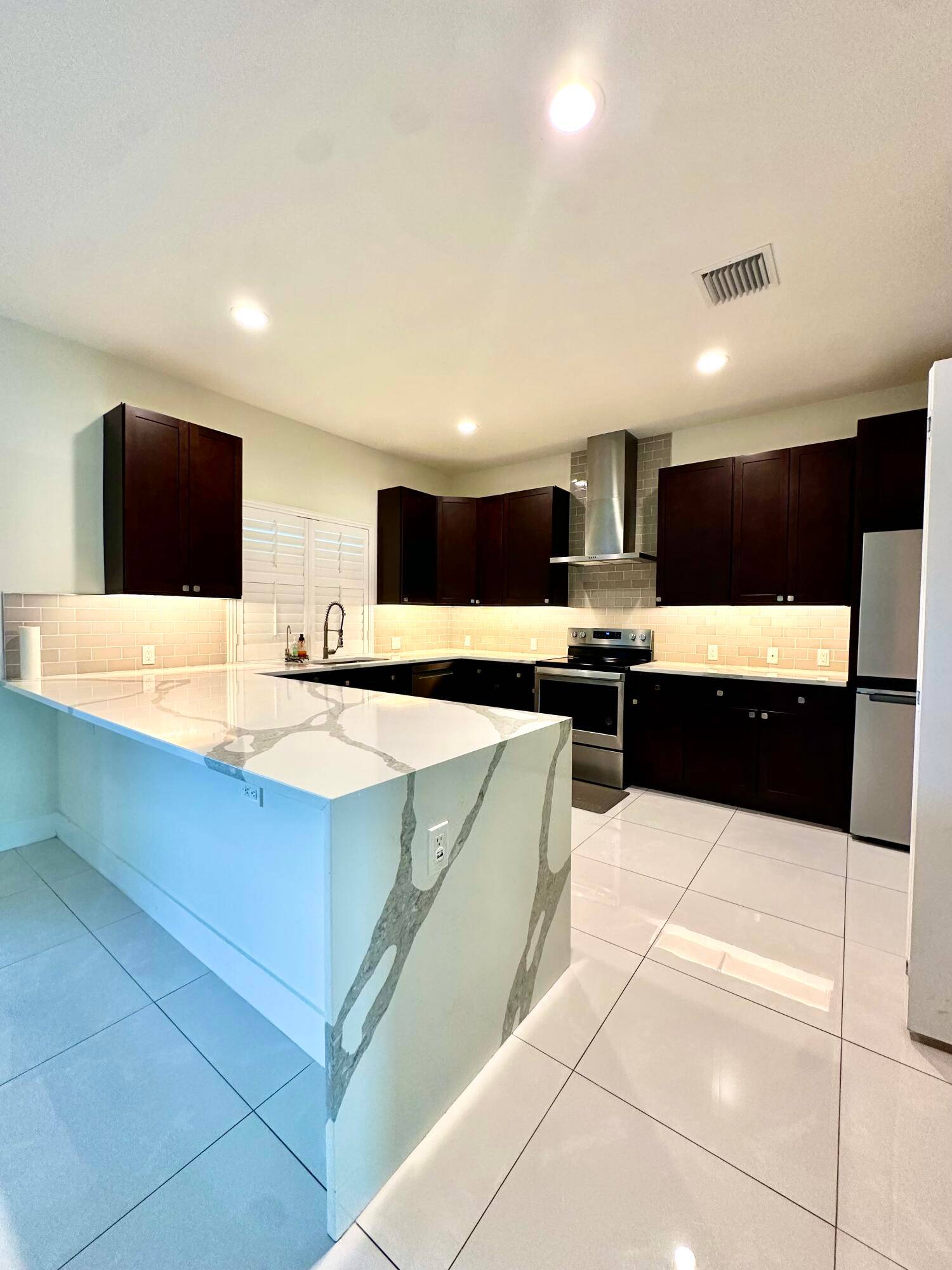 Beautifully upgraded 4BR 3BA in the Becker area, built in 2022 on an oversized lot with no HOA.