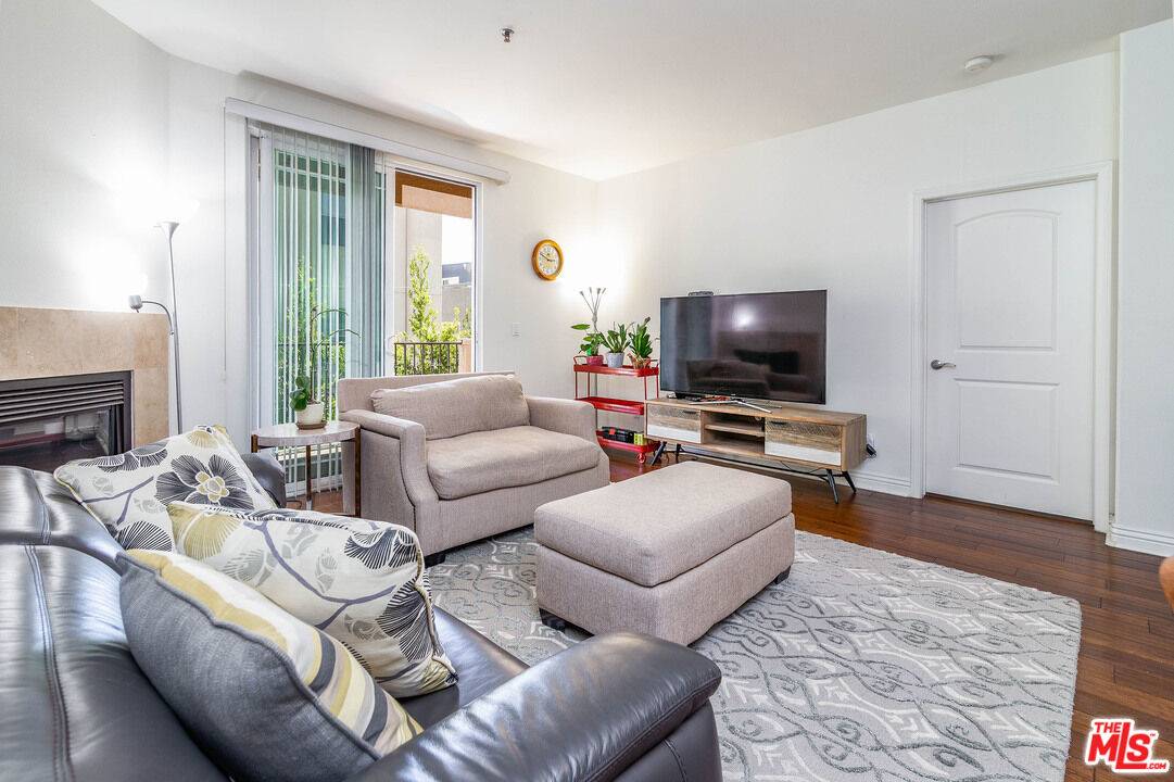 5132   Maplewood Ave 3BR Mid Wilshire La