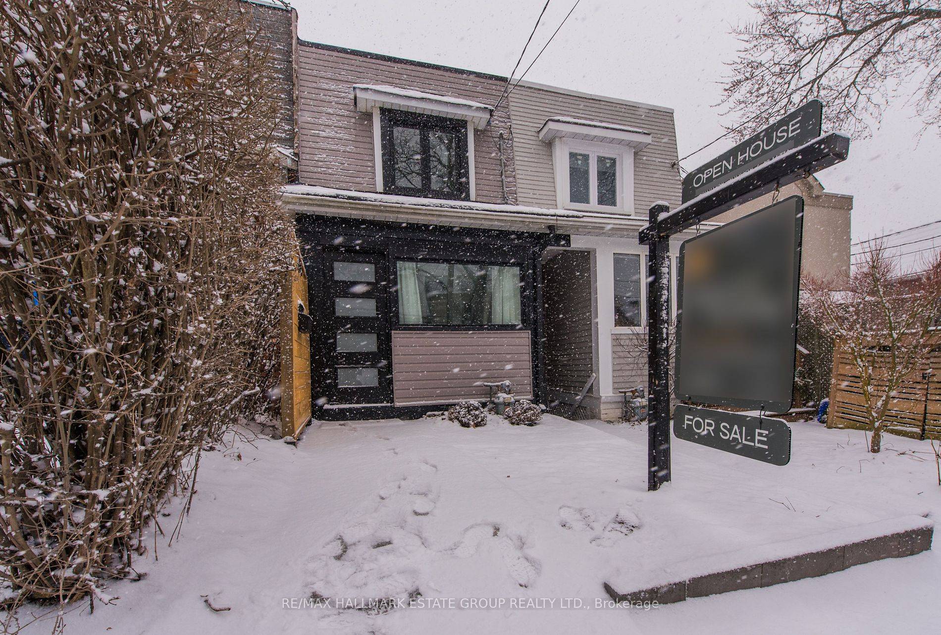 Gorgeous totally renovated 2 bed, 2 bath semi with 2 walk outs from finished basement on quiet, super friendly, cul de sac in Leslieville !