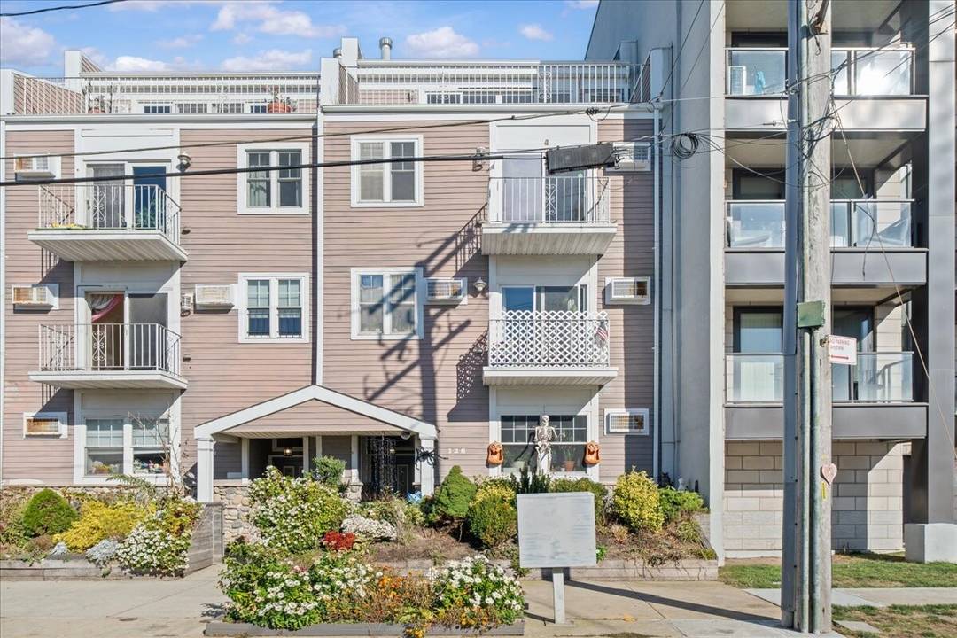 Welcome to your coastal retreat in the heart of Rockaway !