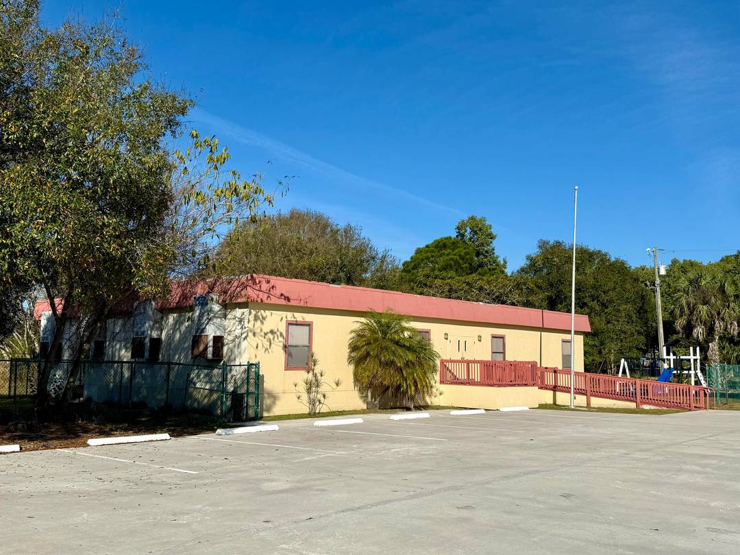 Excellent opportunity to lease this versatile facility well suited for a preschool, daycare, private school, counseling or support therapy groups, adult daycare, or professional office use.