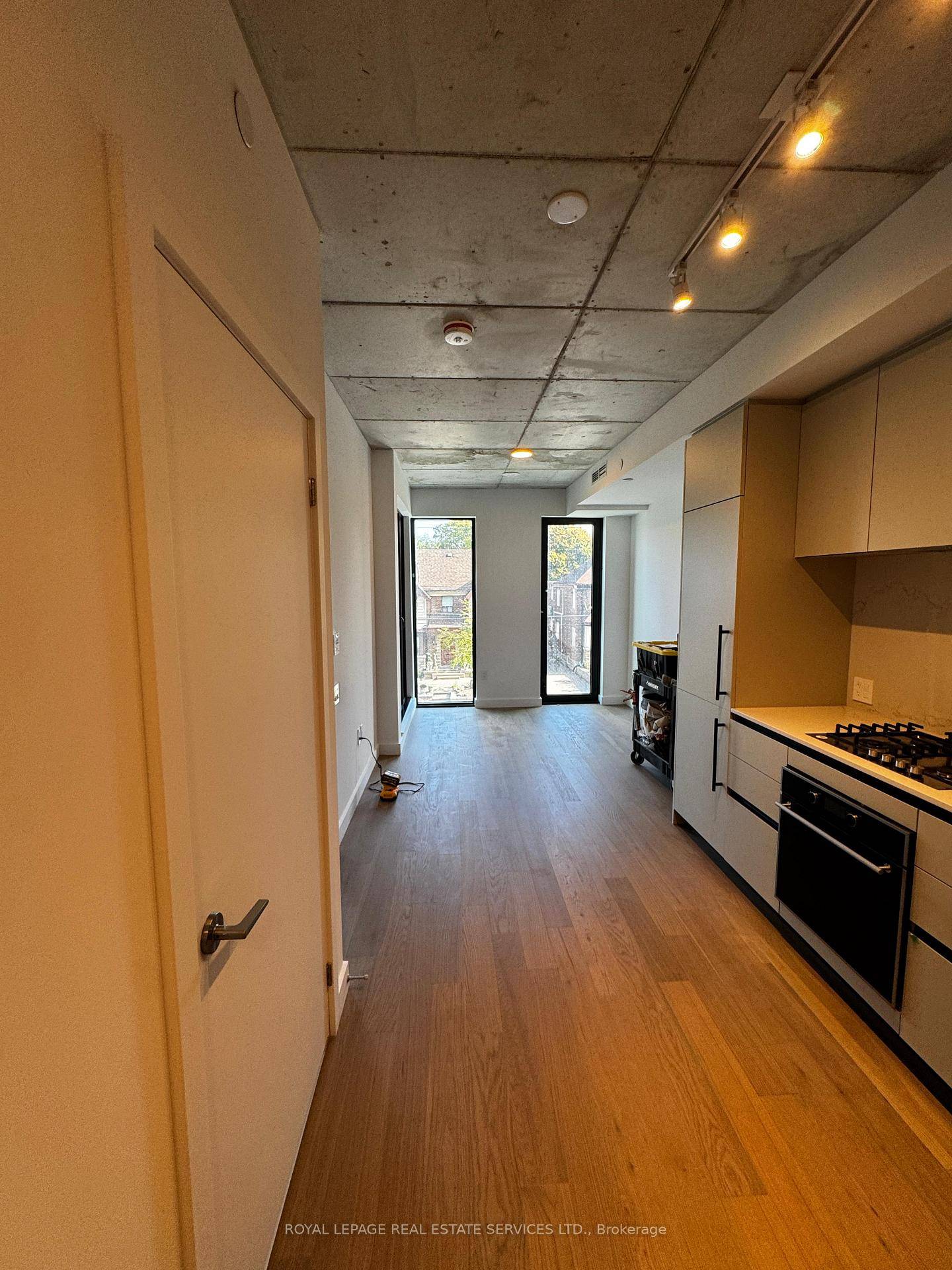 Experience upscale urban living in this brand new, never occupied 1 bedroom den suite at Leaside Commons Condos, perfectly situated along Bayview Avenue and Eglinton Avenue East.