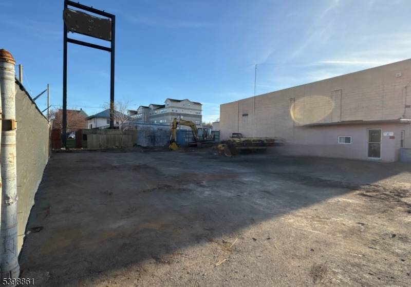 Contractors spot available for rent !