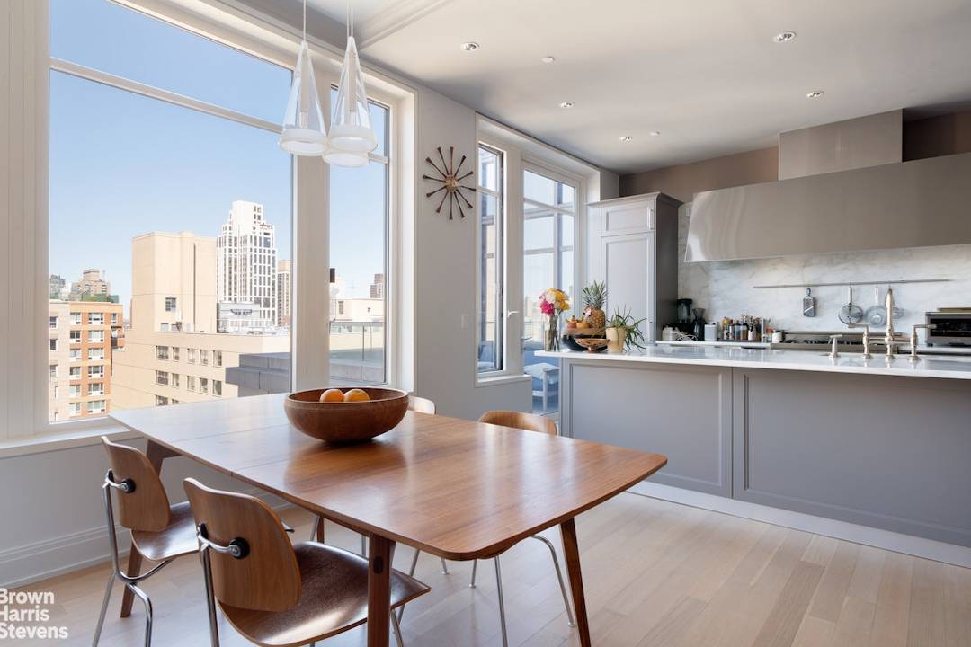 Experience elevated Upper East Side living on the 18th Floor at 200 East 79th Street, a boutique full service condominium perfectly positioned in the heart of Lenox Hill.