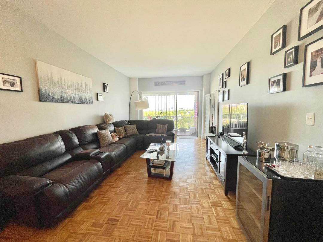 Experience the Luxury of a Top Floor Penthouse for Sale Looking for a high floor penthouse for sale in Forest Hills, Queens, NY ?