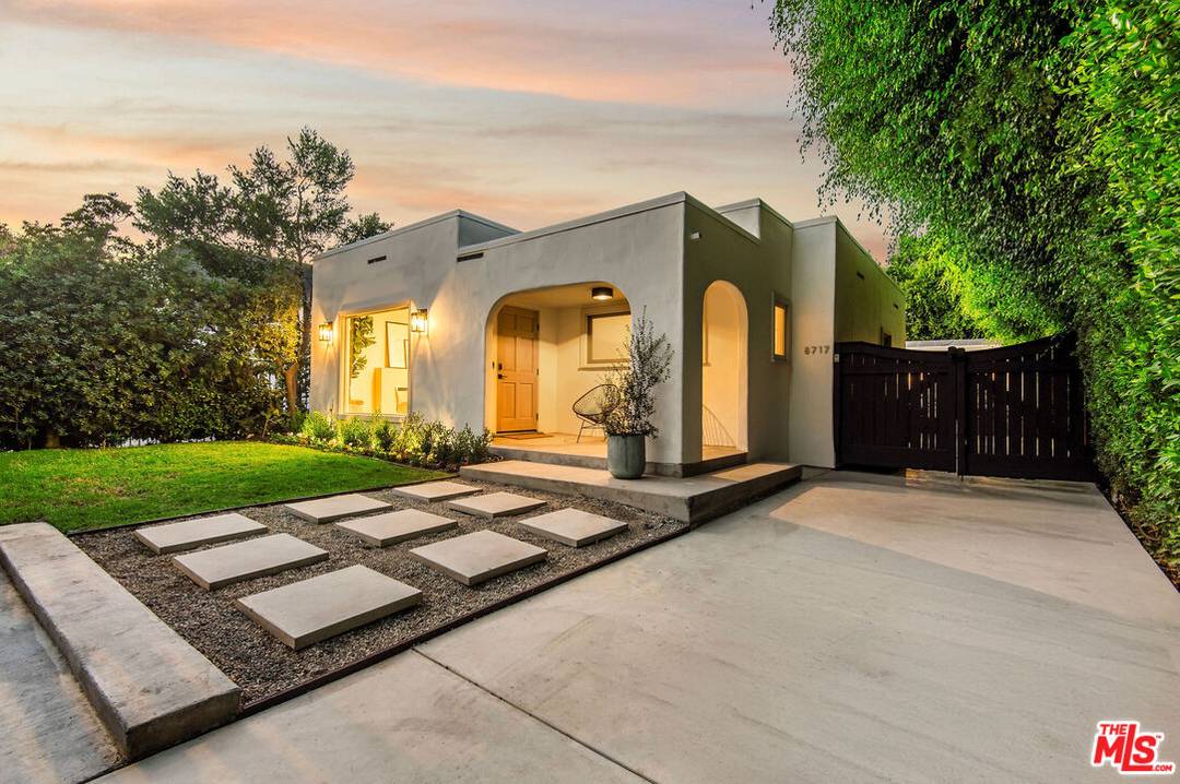 8717   Dorrington Ave 3BR Beverly Grove La