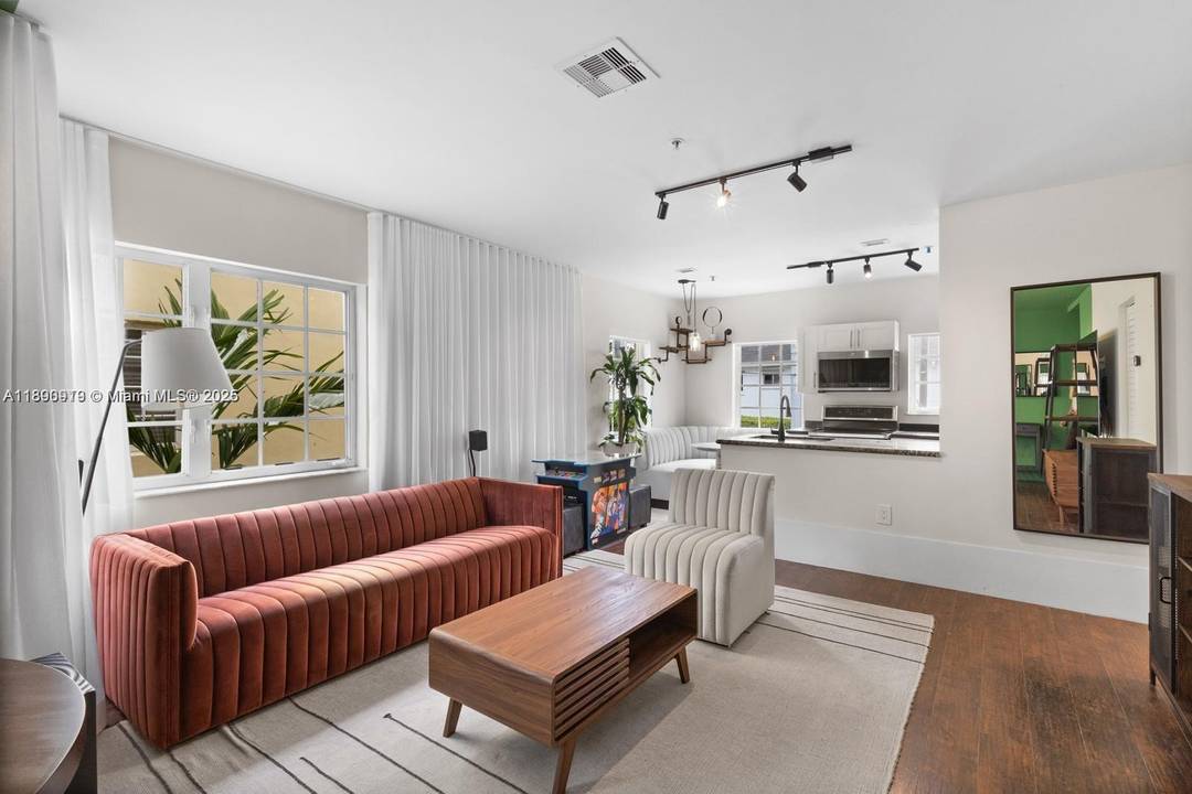 Spacious and fully renovated 2 bedroom, 2 bath corner unit at 600 Euclid Ave.