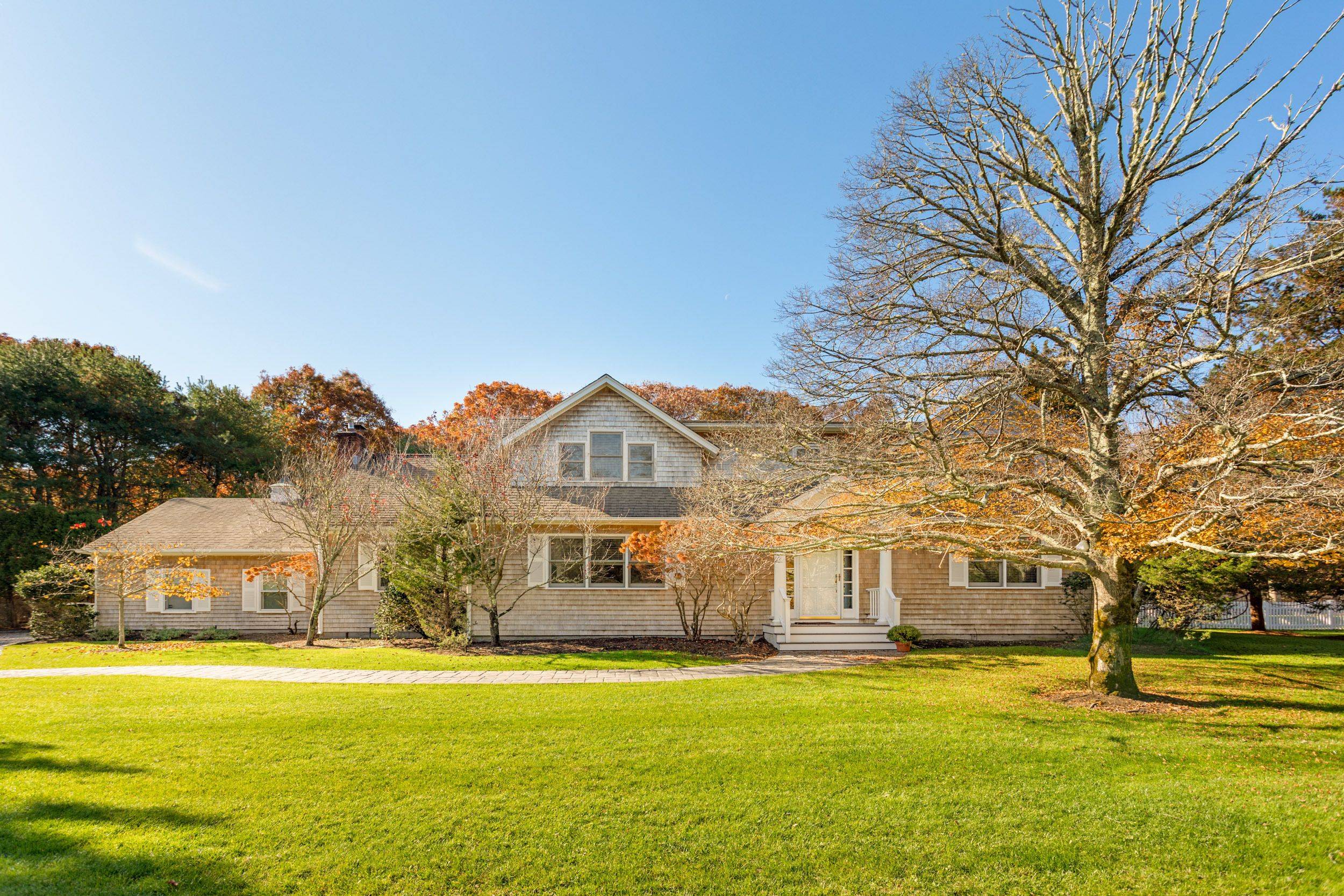 Stunning Southampton Traditional 4 Bedroom Home!