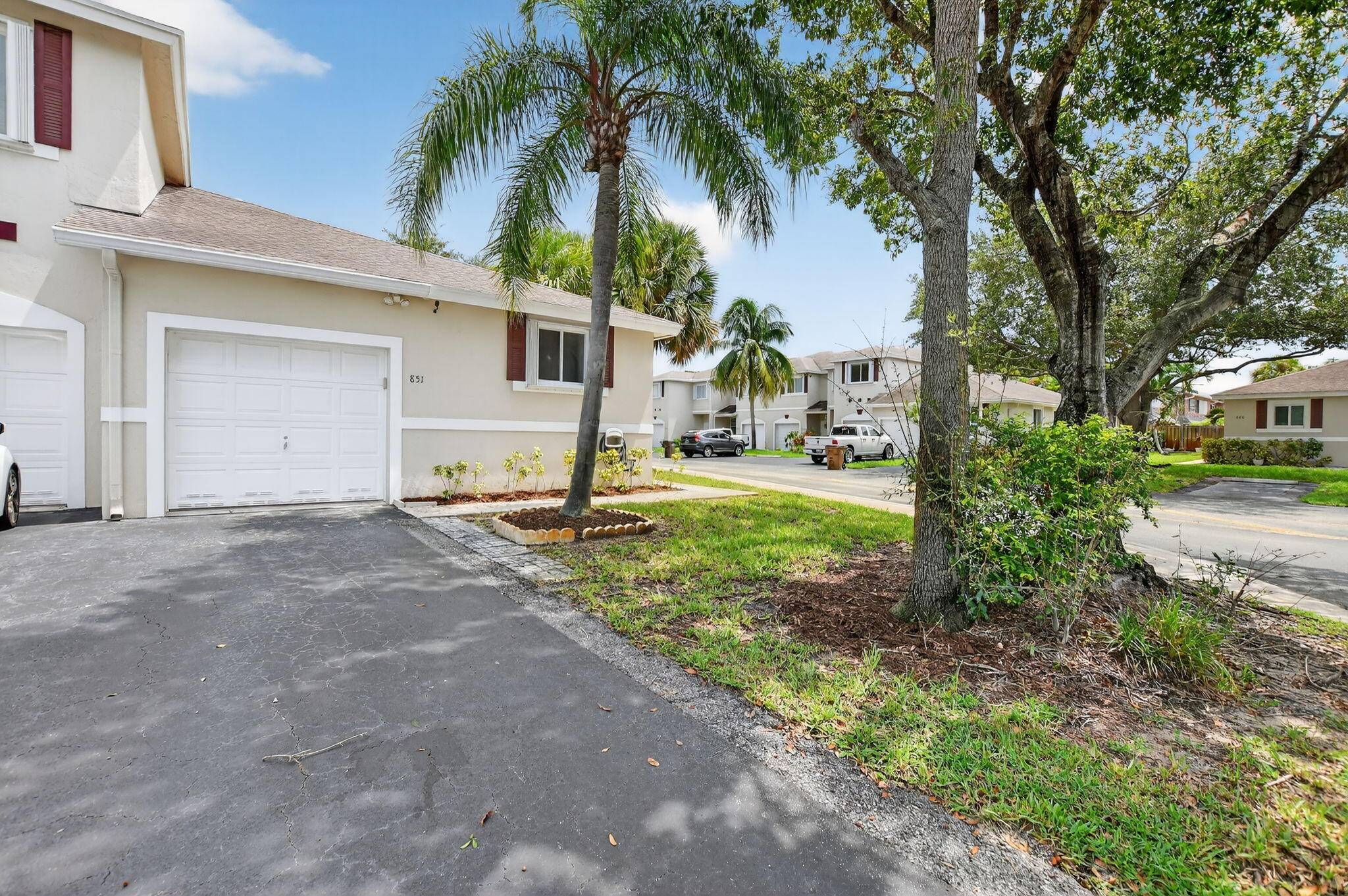 Completely Updated 2 Bed 2 Bath Corner Villa w 1 Car Garage !