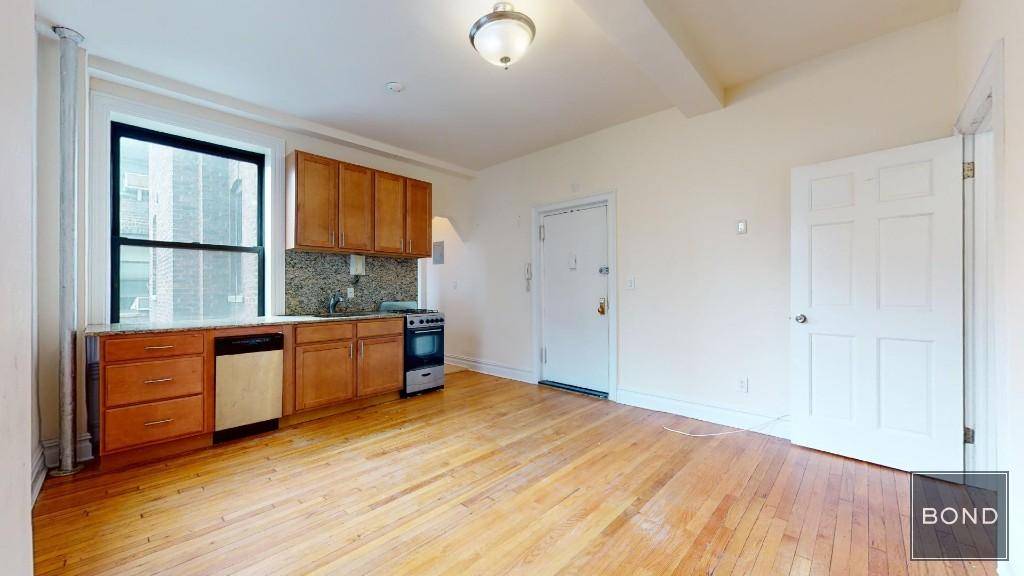 Upper West Side 1 BedroomBOND New York Properties is a licensed real estate broker that proudly supports equal housing opportunity.