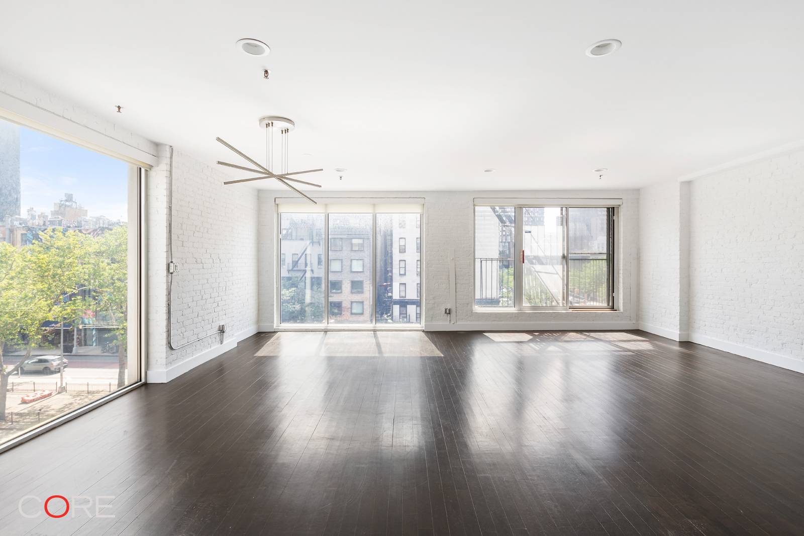 Introducing an extraordinary and bright loft in a vibrant and bustling neighborhood.