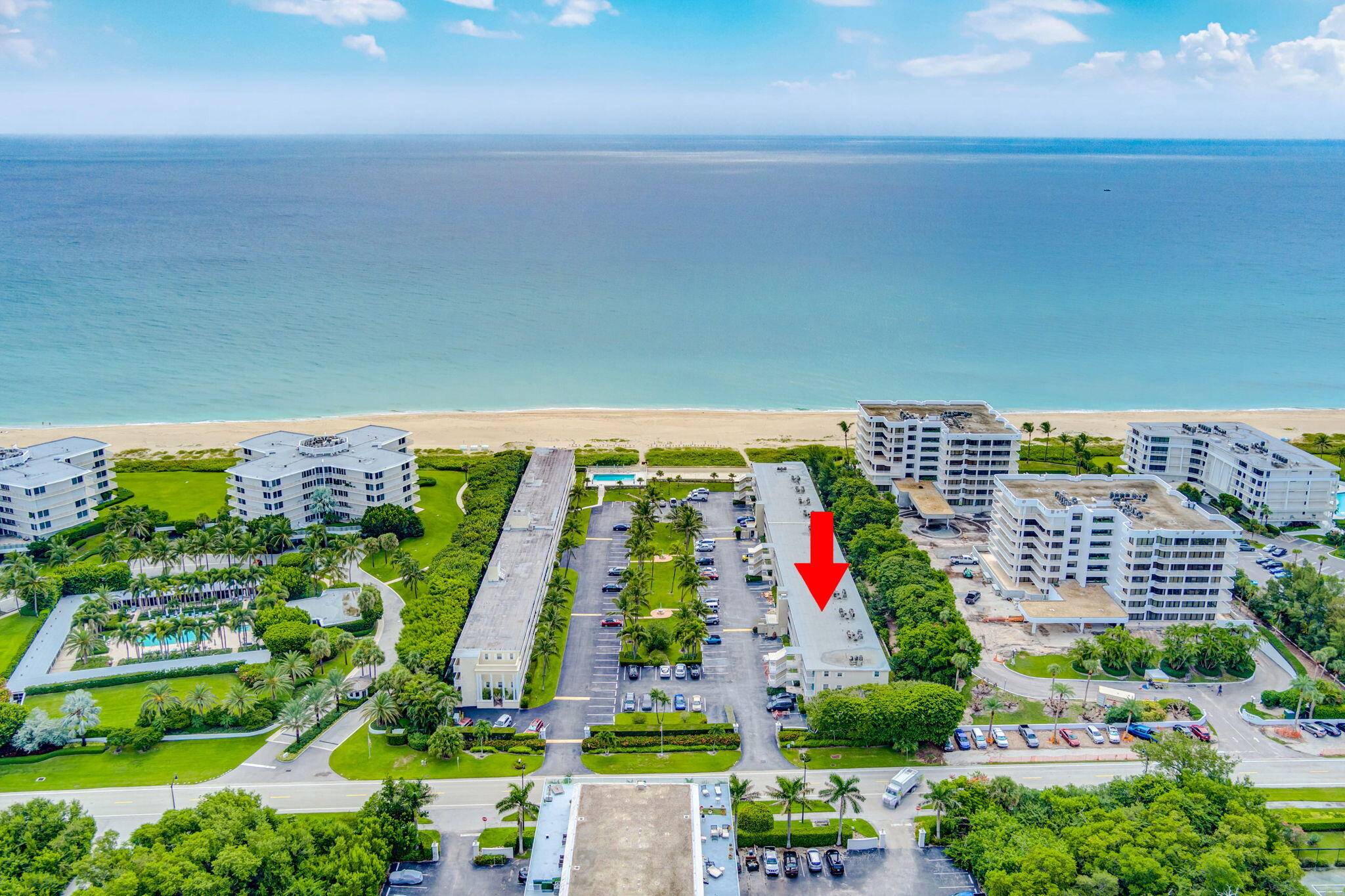 Welcome to The Palm Beach WhiteHouse, a landmark condominium residence with unparalleled beachfront living experience in this 1 bed, 1.