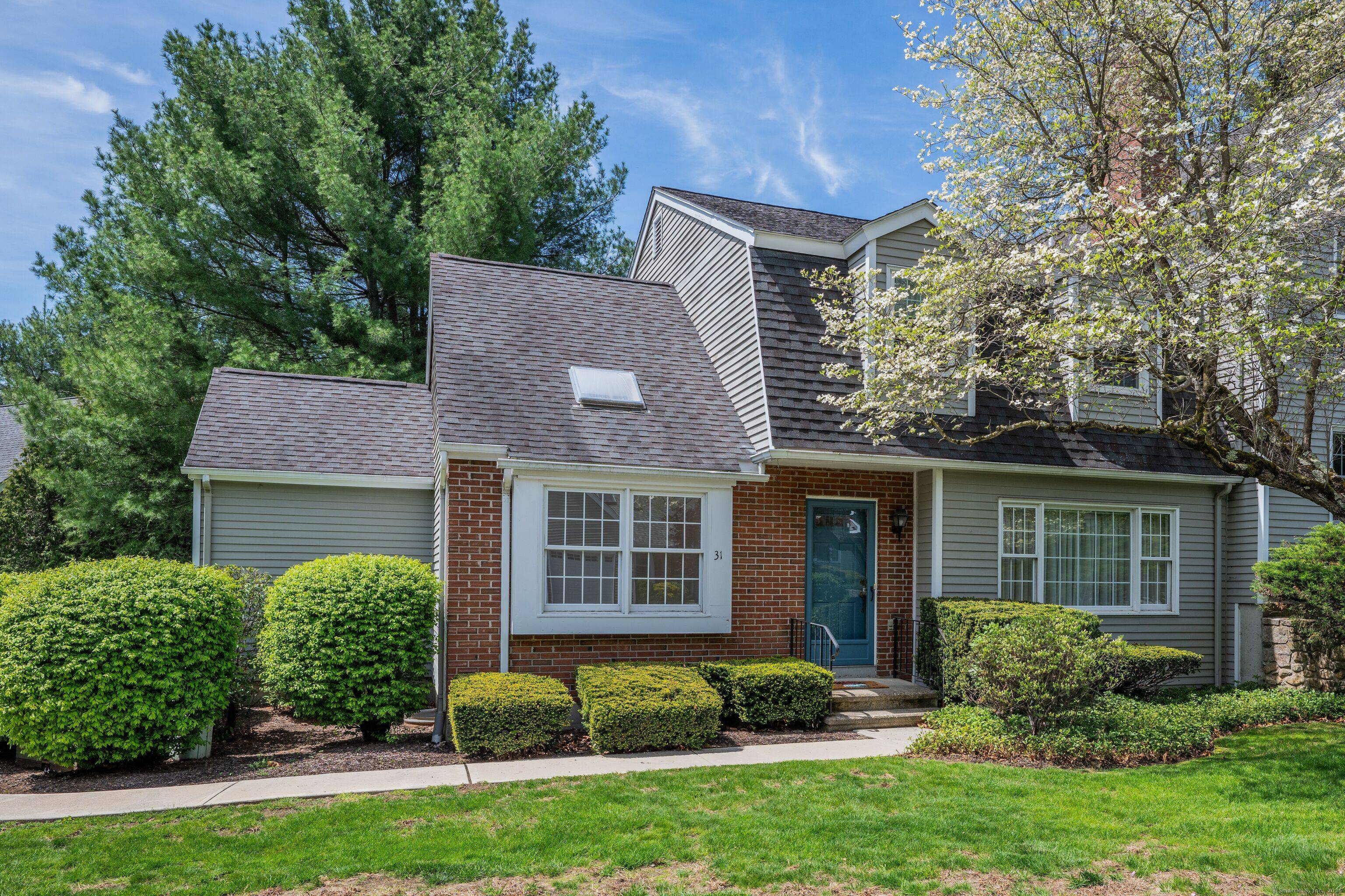 SELLERS HAVE REMOVED ALL CARPETS, INSTALLED LAMINATE HARD WOOD THROUGHOUT BOTH LEVELS.