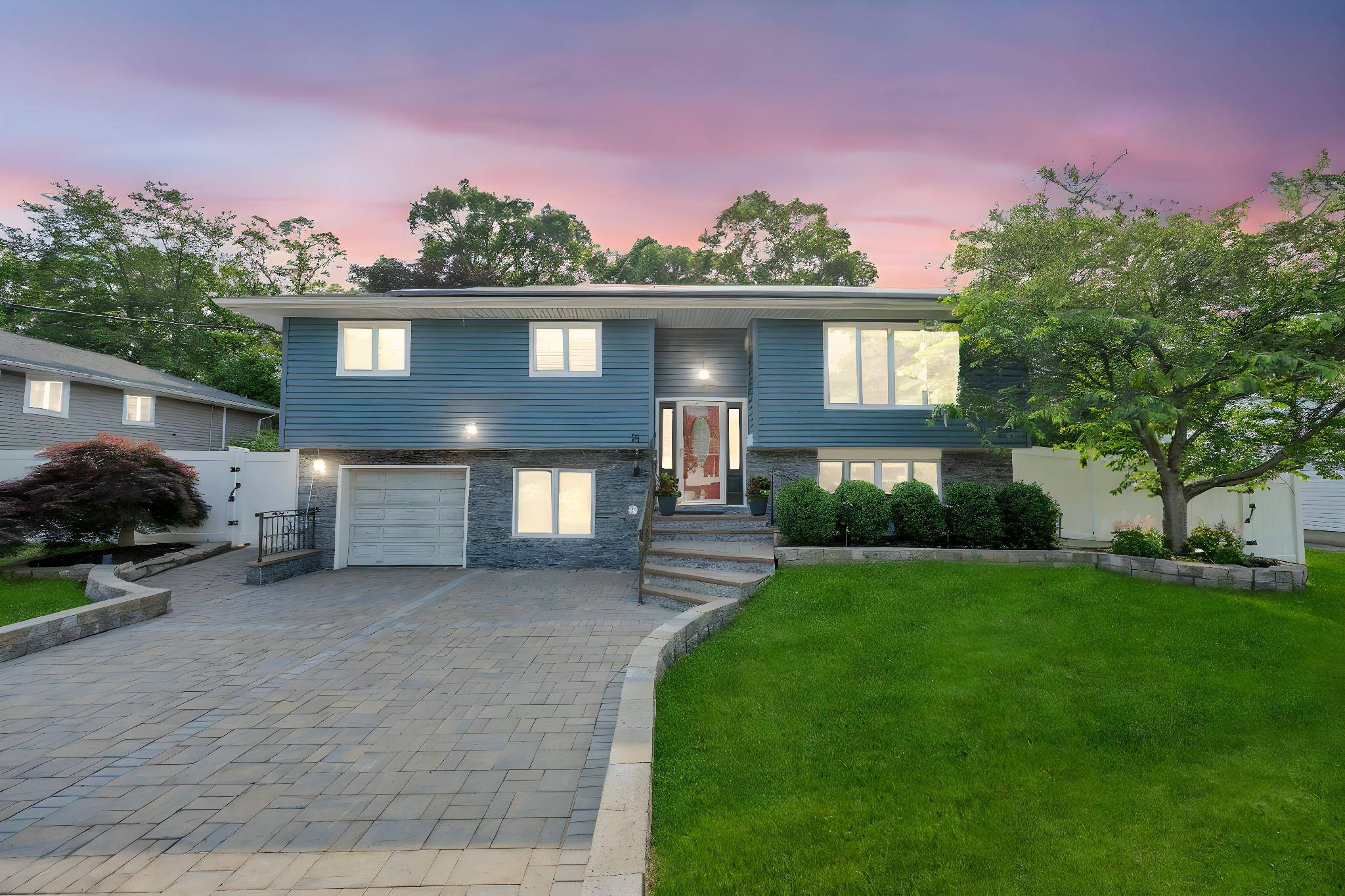 Exceptional Hi Ranch with Legal Accessory Apartment amp ; In Ground Pool !