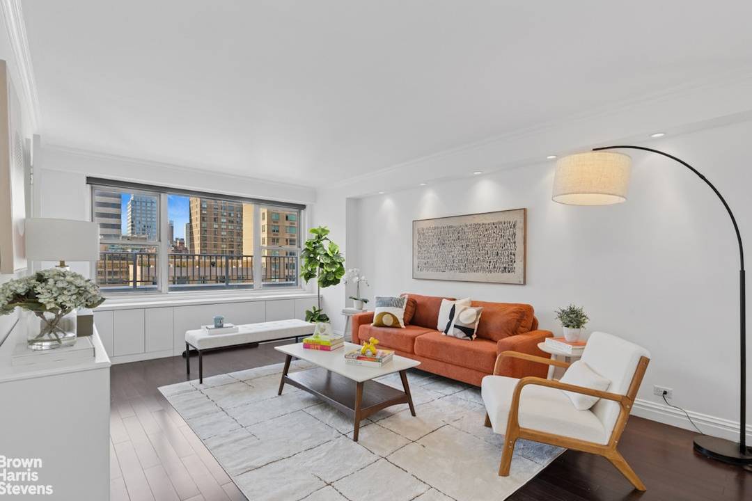 Welcome home to this beautiful south facing one bedroom residence in a full service, pet friendly building.