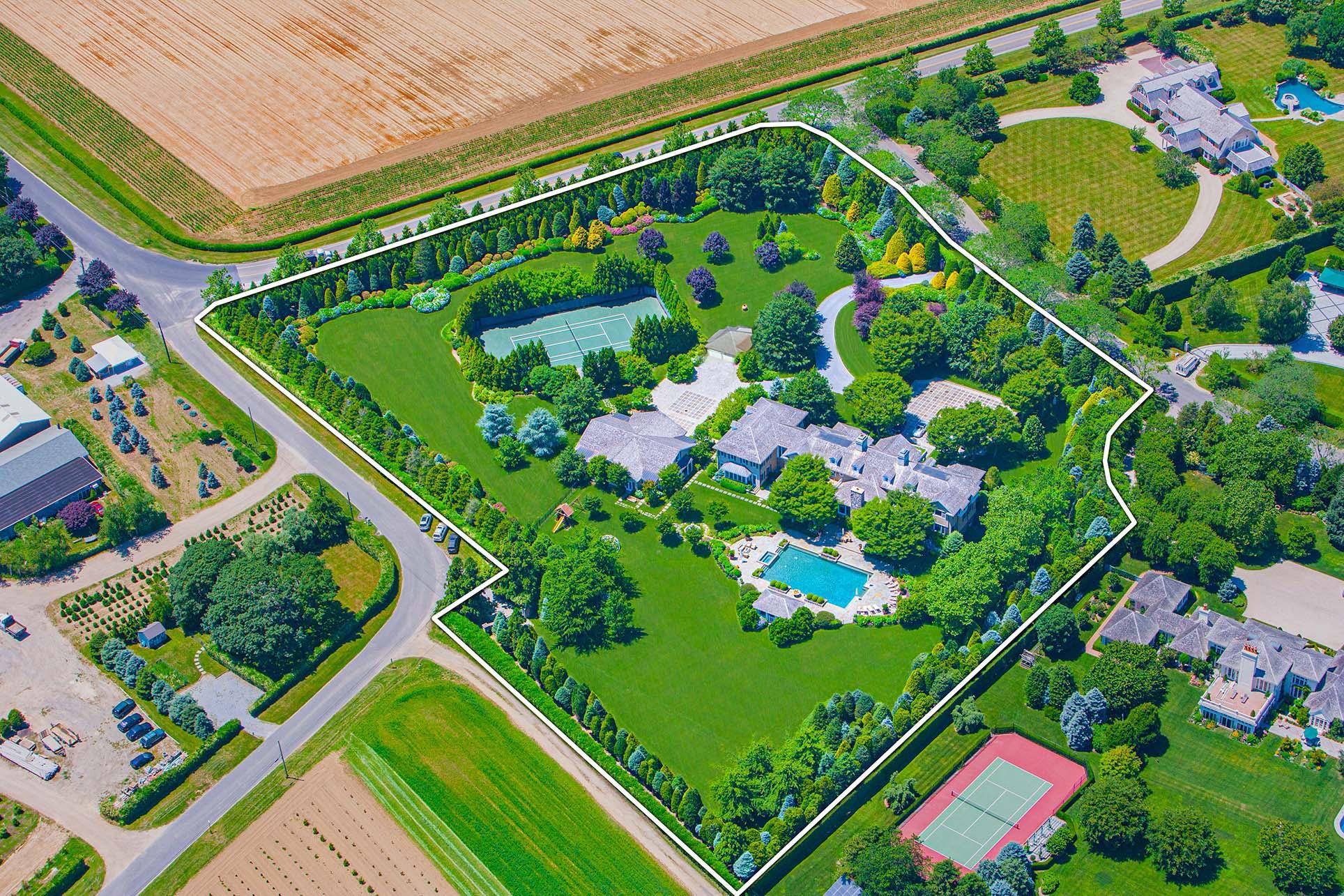Located south of the highway in Southampton's prestigious Fordune Association and just moments from the ocean, close to town, this exceptional estate represents the epitome of luxury living in the ...