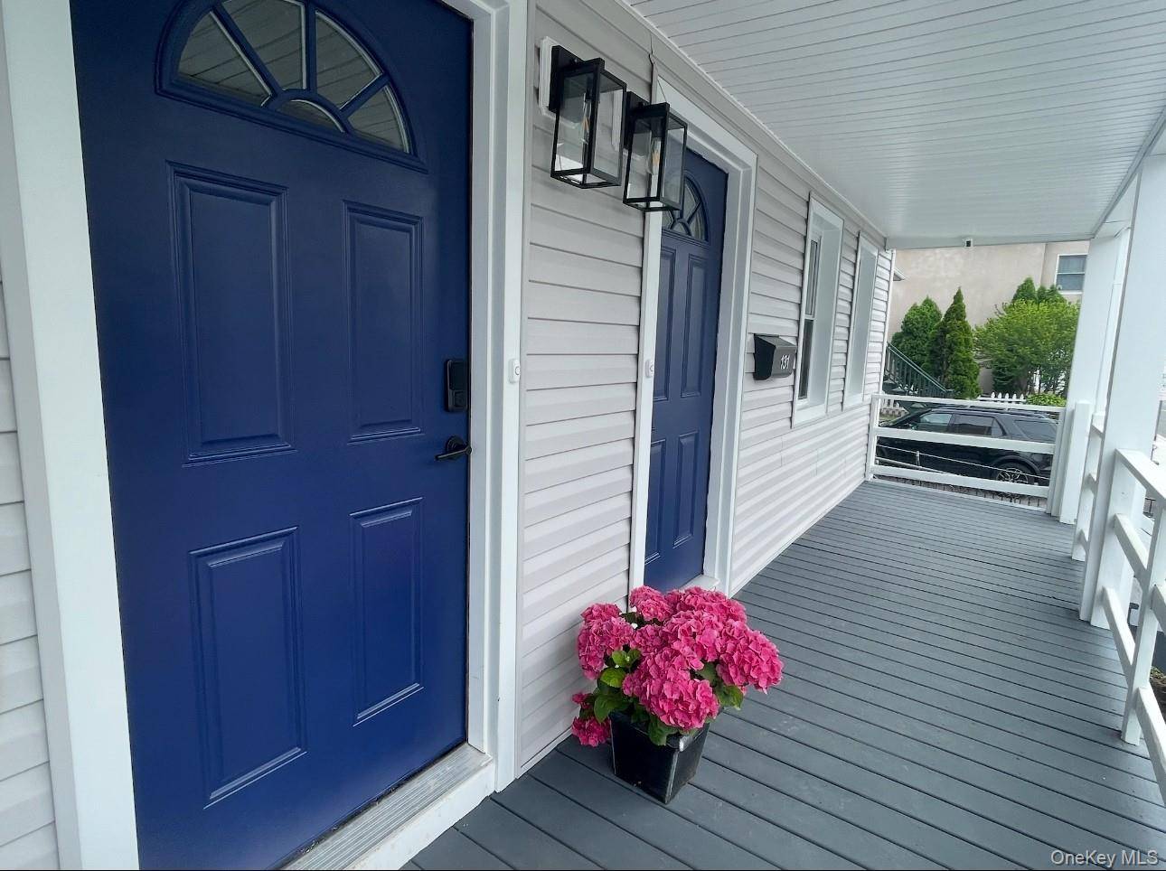Discover this lovely rental home nestled in the heart of Mamaroneck, offering convenience and comfort just steps away from all your favorite amenities.