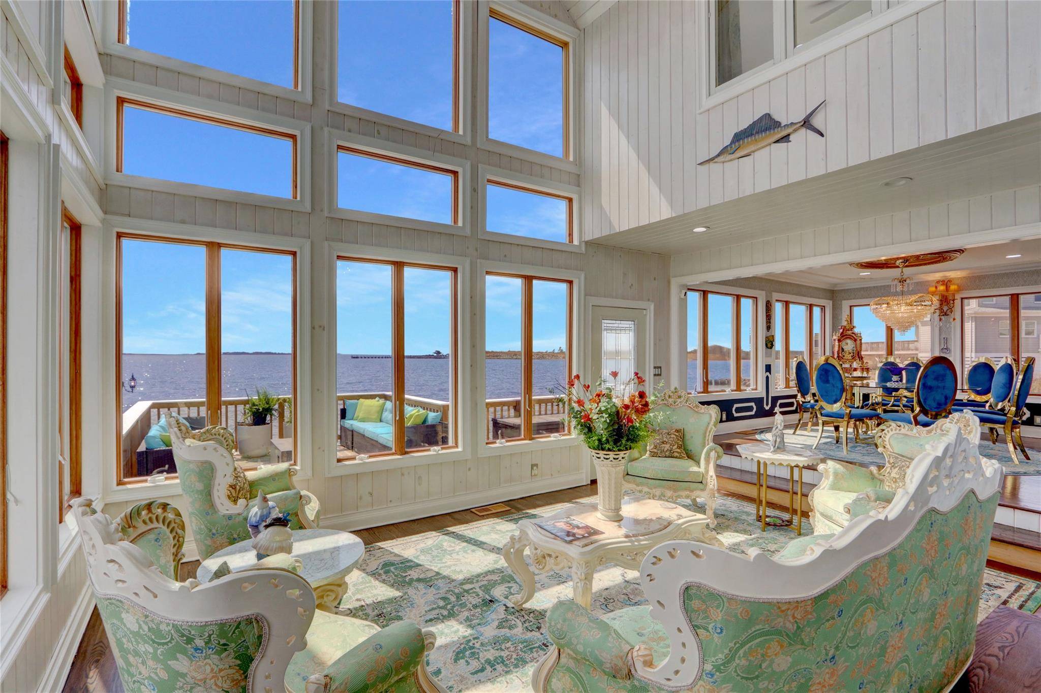 Summer is in full swing and this waterfront stunner brings the vibes and the views !