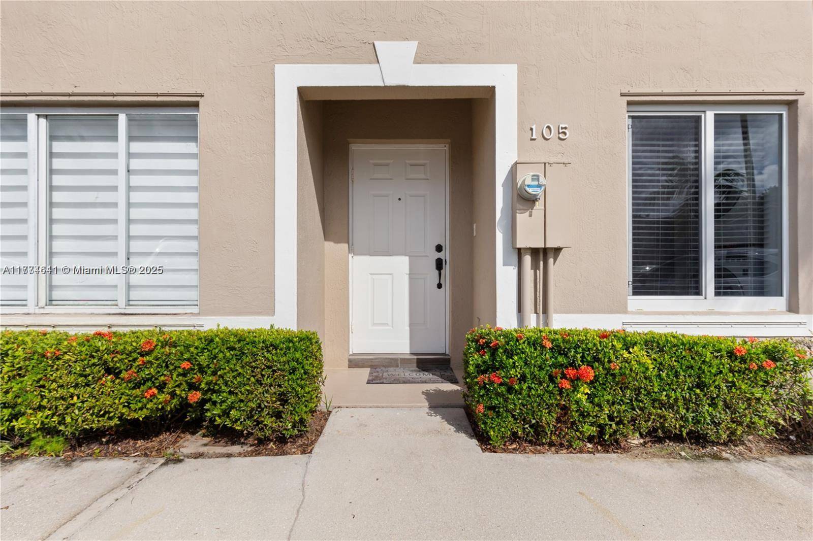 Living is easy in this charming, remodeled unit at Riviera at Bonaventure !