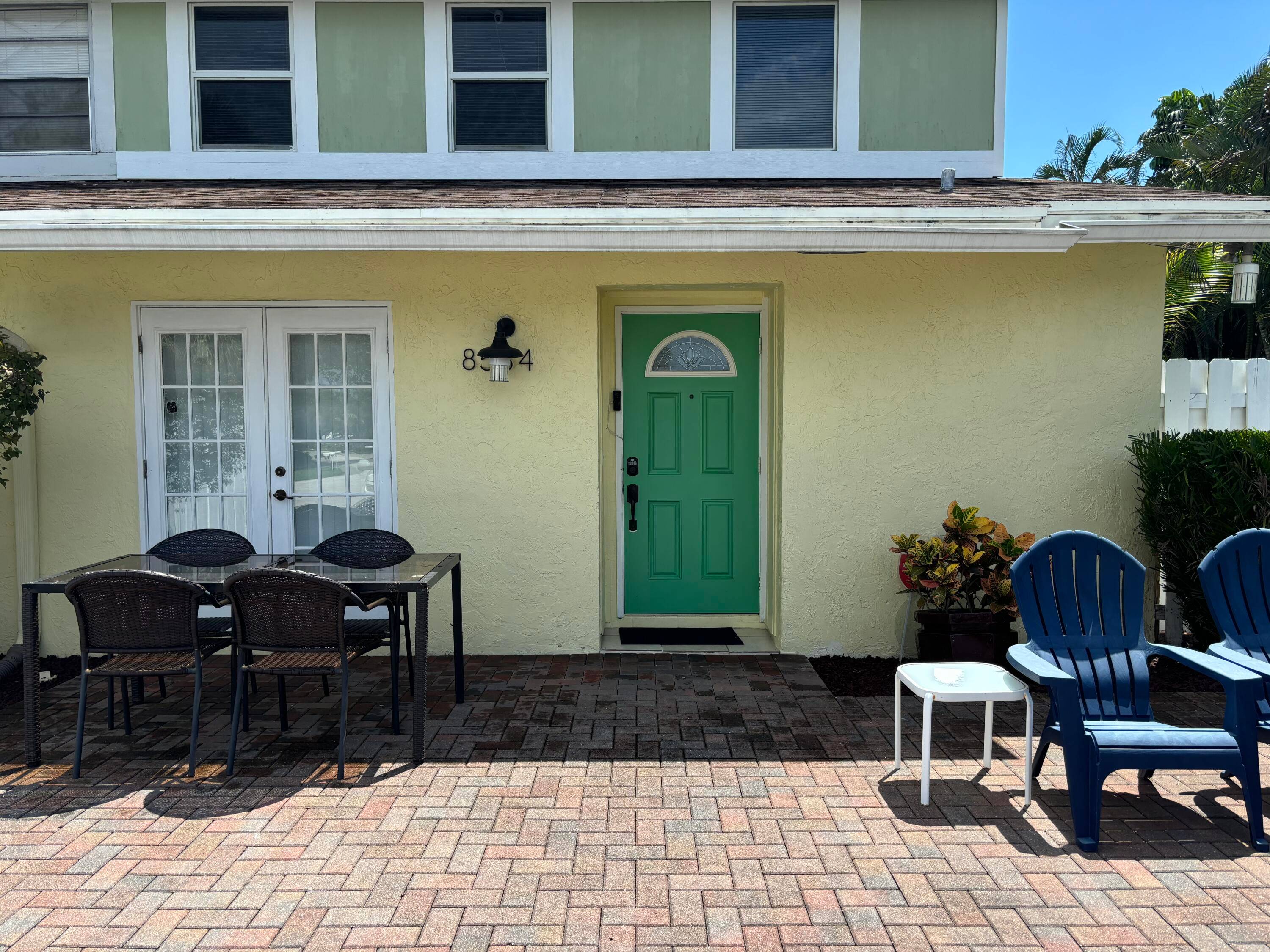 Gorgeous upgraded 2 story spacious town home3 2 with a bonus room, screening back patio and a private fence.