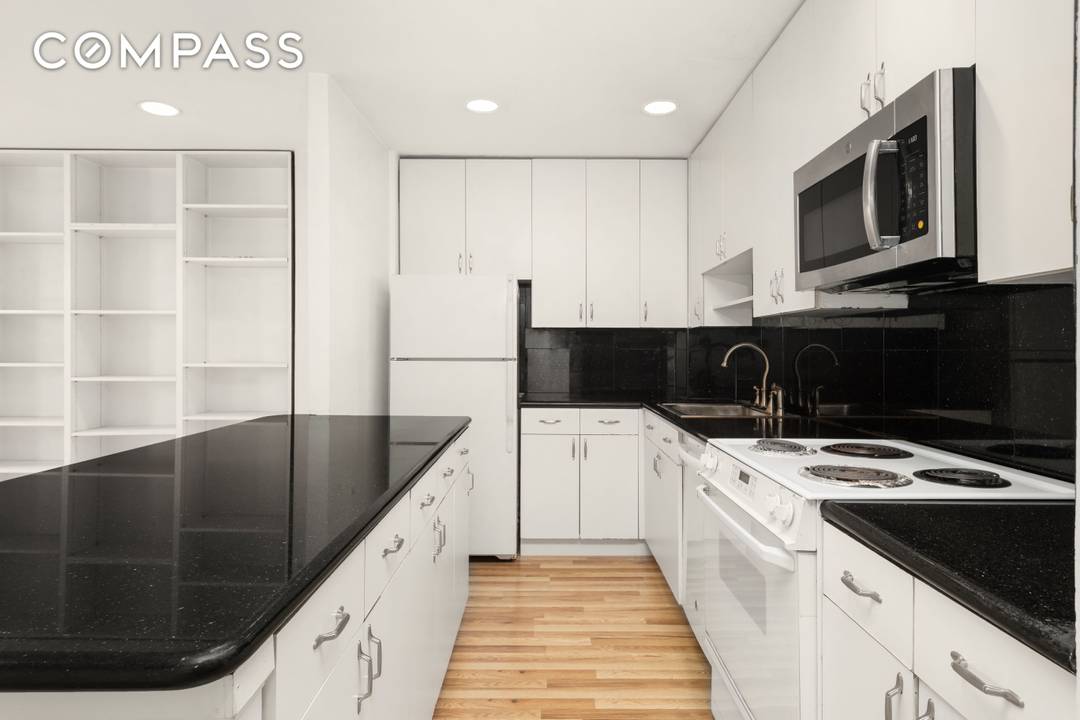 Apartment 2B at One Fifth Avenue presents an exceptional opportunity to add your personal touch to a thoughtfully designed residence at one of New York s most coveted addresses.