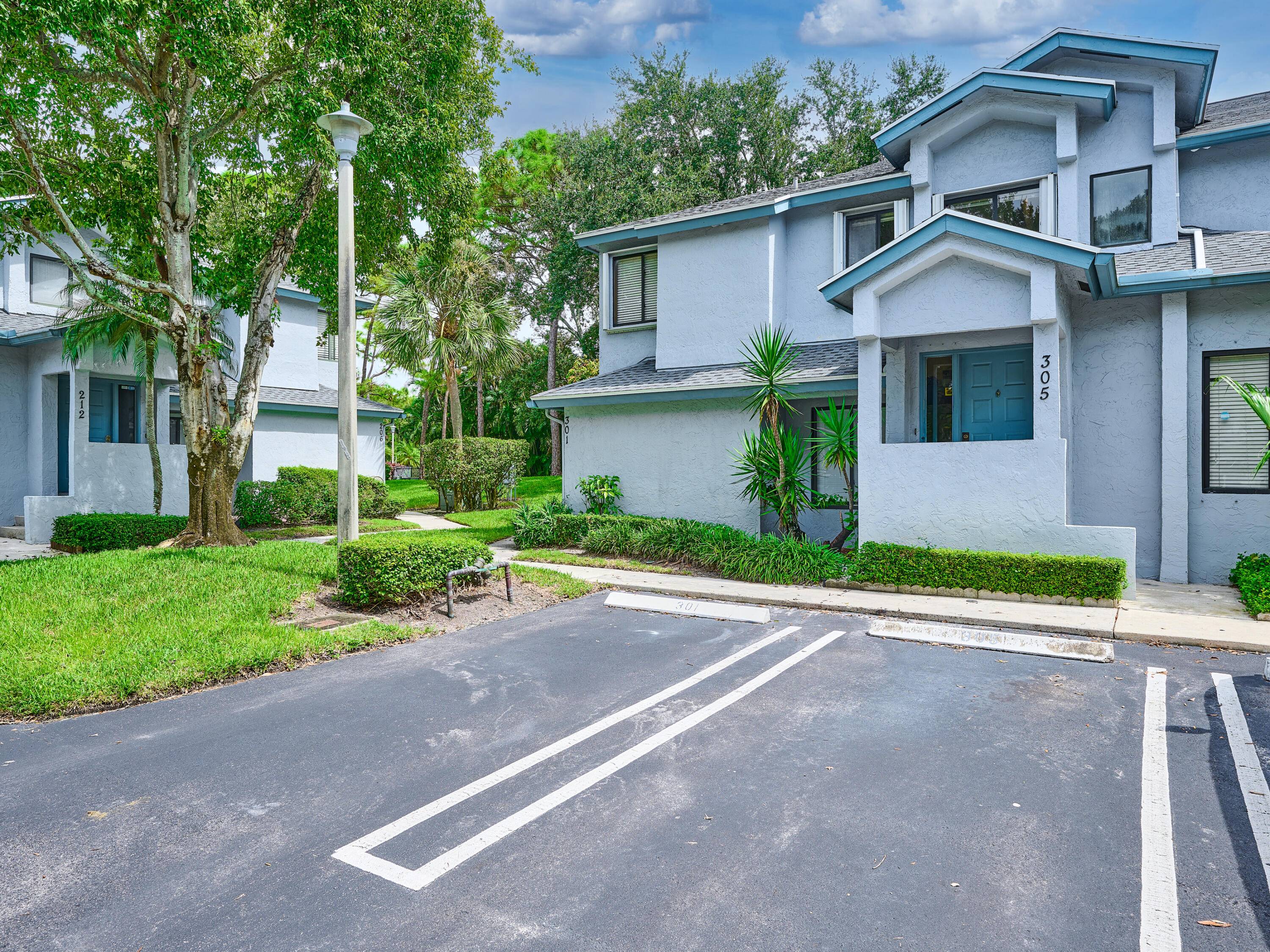 Welcome home to this charming 3 bedroom, 2 bathroom property in a secure gated community with lots of amenities for the whole family !