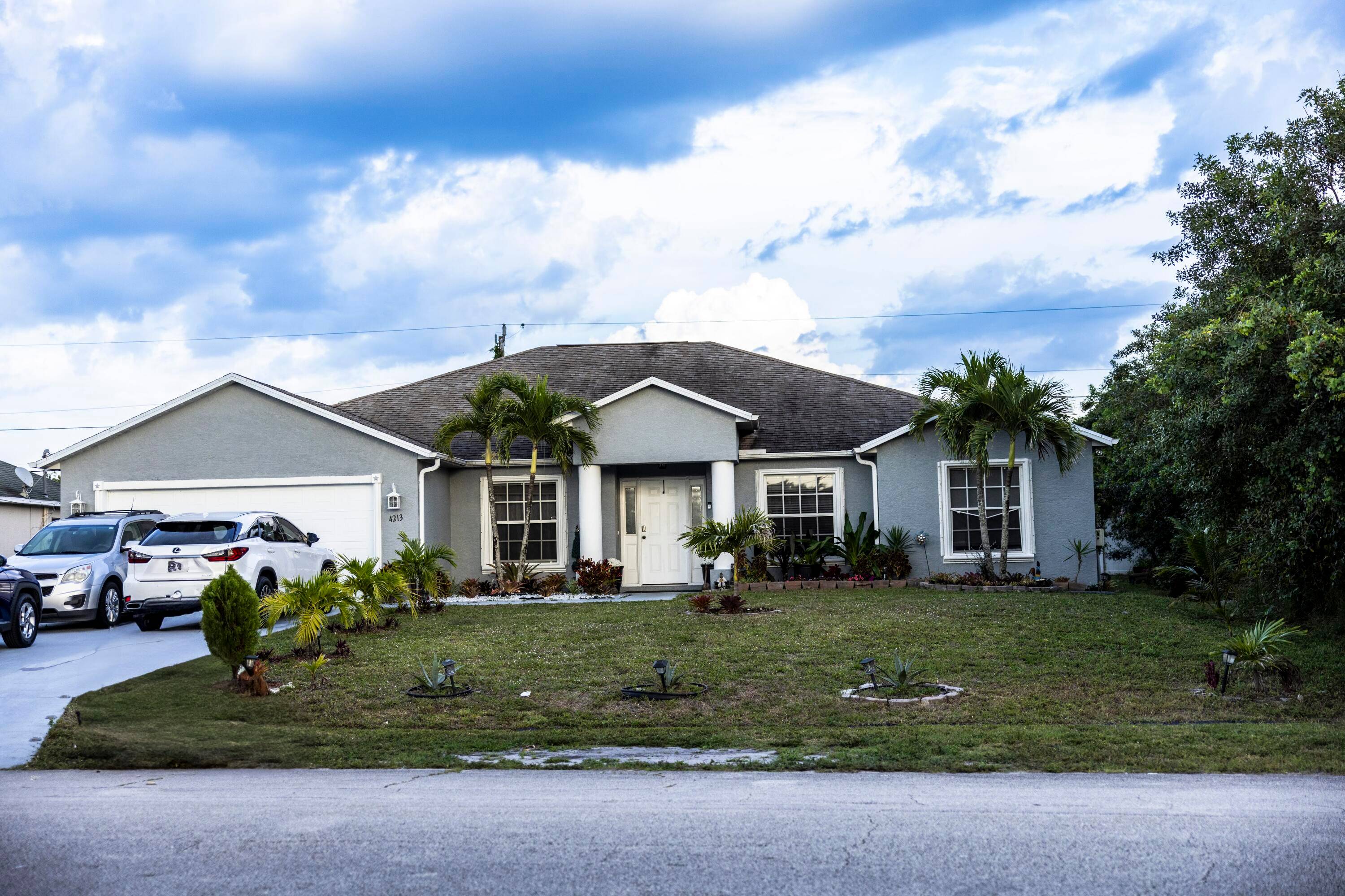 This beautiful high vaulted ceiling home is located in port St.