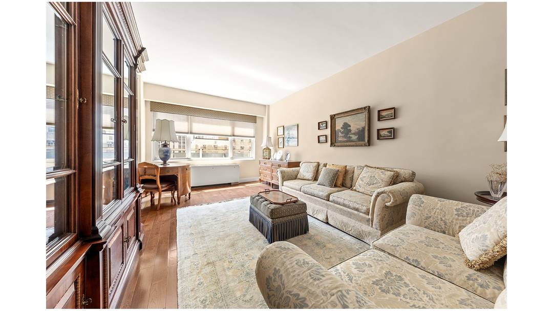 Renovated One Bedroom in Excellent Condition on a Quiet Upper East Side Cul de Sac !