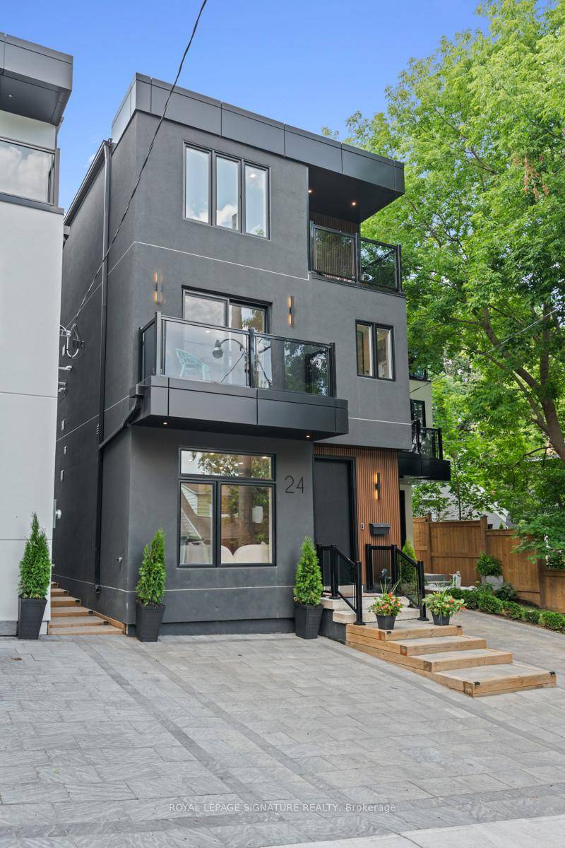 Your Private Oasis in Prime Leslieville !