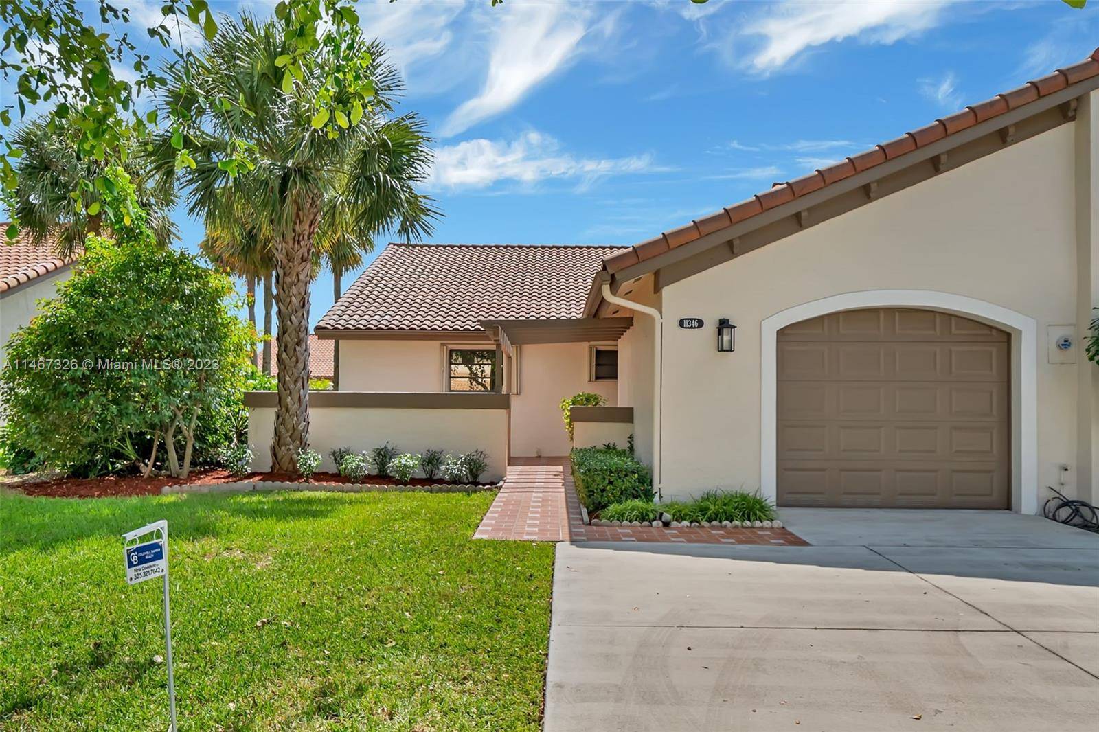 Come and see this lovely Kings Court corner townhouse in one of the best quiet locations in the community.