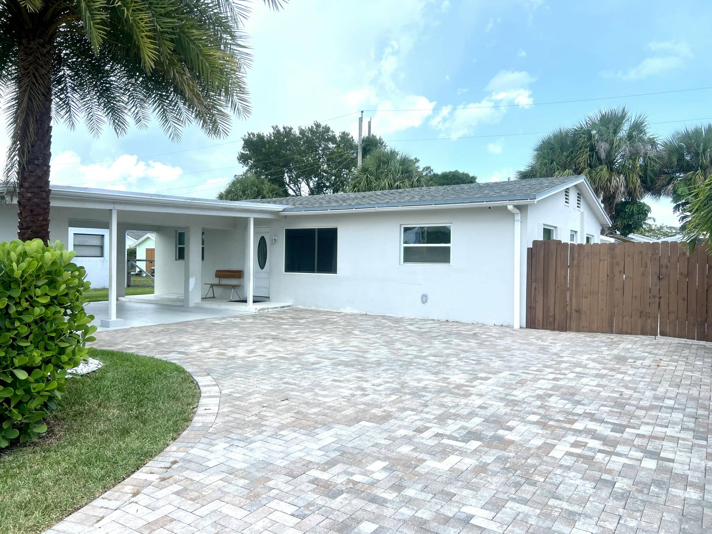 3 2 ANNUAL UNFURNISHED RENTAL IN THE HEART OF JUPITER