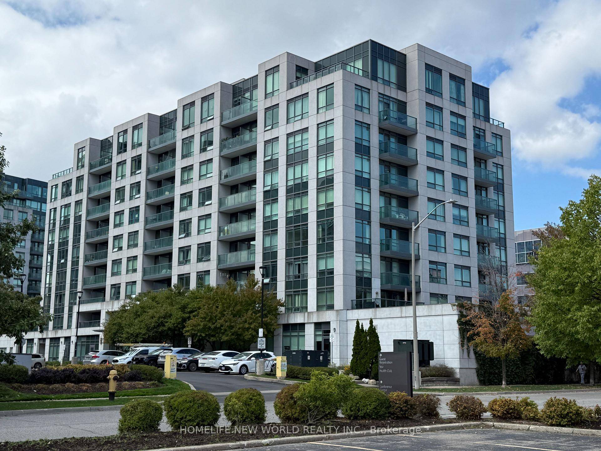 Absolutely Stunning Boutique Condo nestled in Markham's unionville neighborhood ; Premium 1 Bedroom Suite With 1 Parking ; Lower Penthouse With 9 Ceiling and Unobstructed Southern Beautiful View ; Open ...