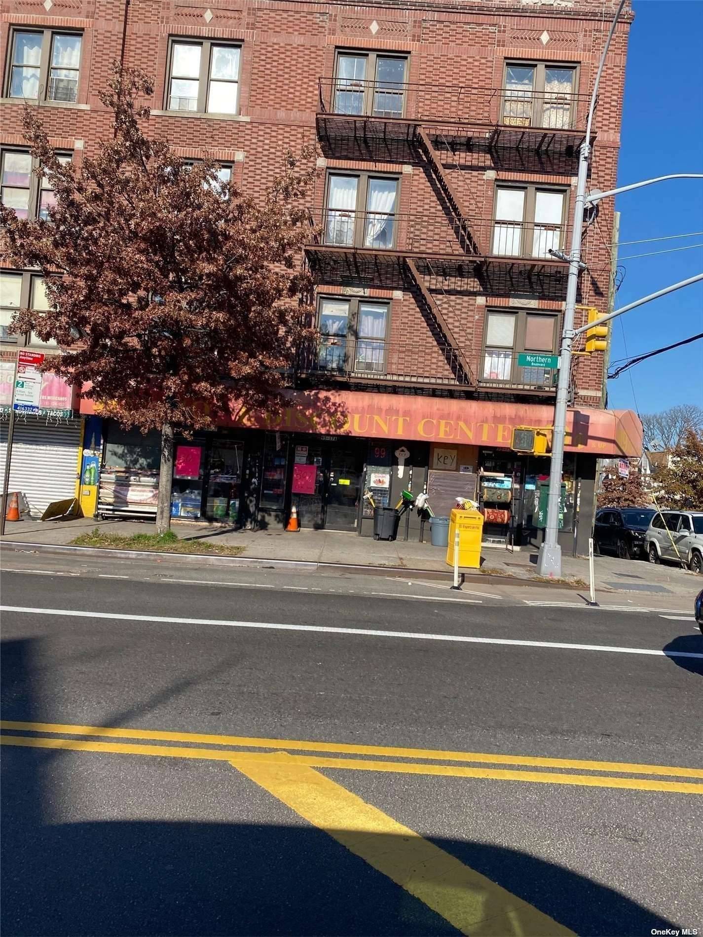 COMMERCIAL STORE FOR RENT 24.