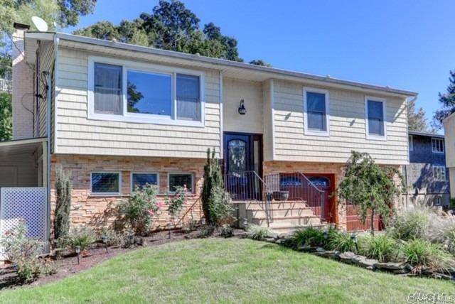 Beautiful, bright 3 bedroom, 2 bath perfect year round home or summer getaway just 1 minute from both the Harbor and the Bay !