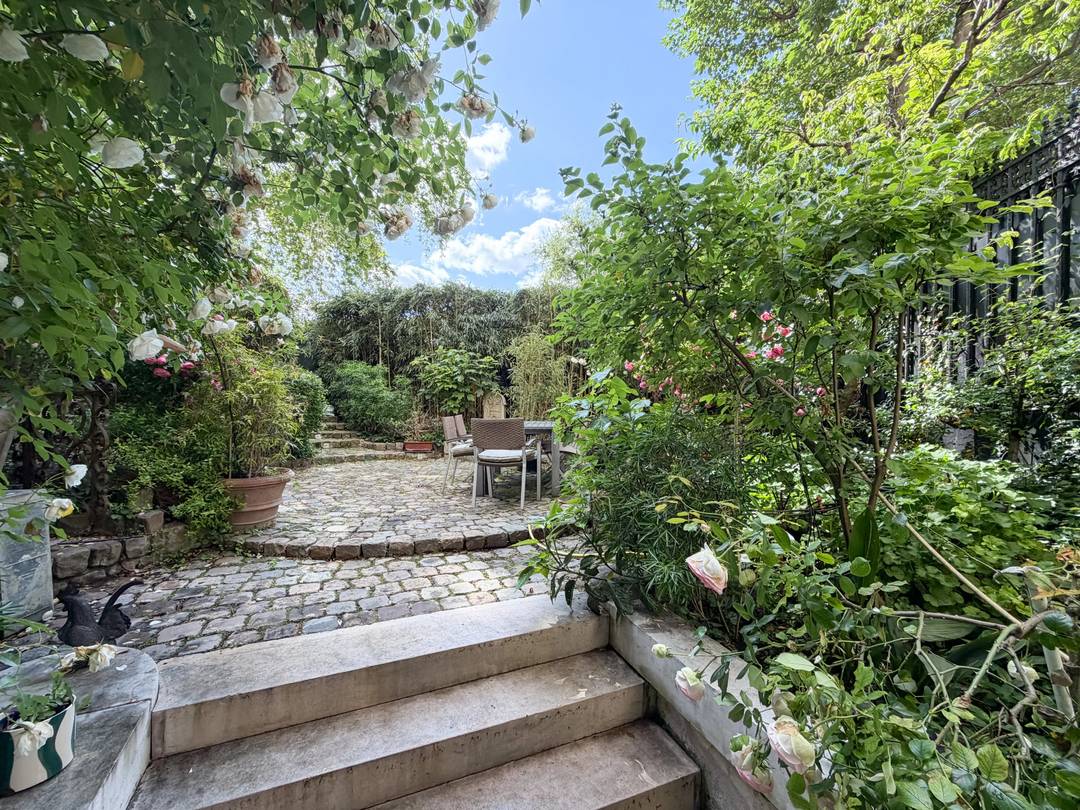 ETOILE/FOCH - Duplex d'exception avec jardin privatif