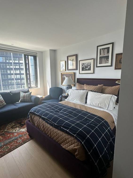 New to market South West facing Studio Apartment on the 37th floor with w d in unit plus a large walk in closet and bathroom.