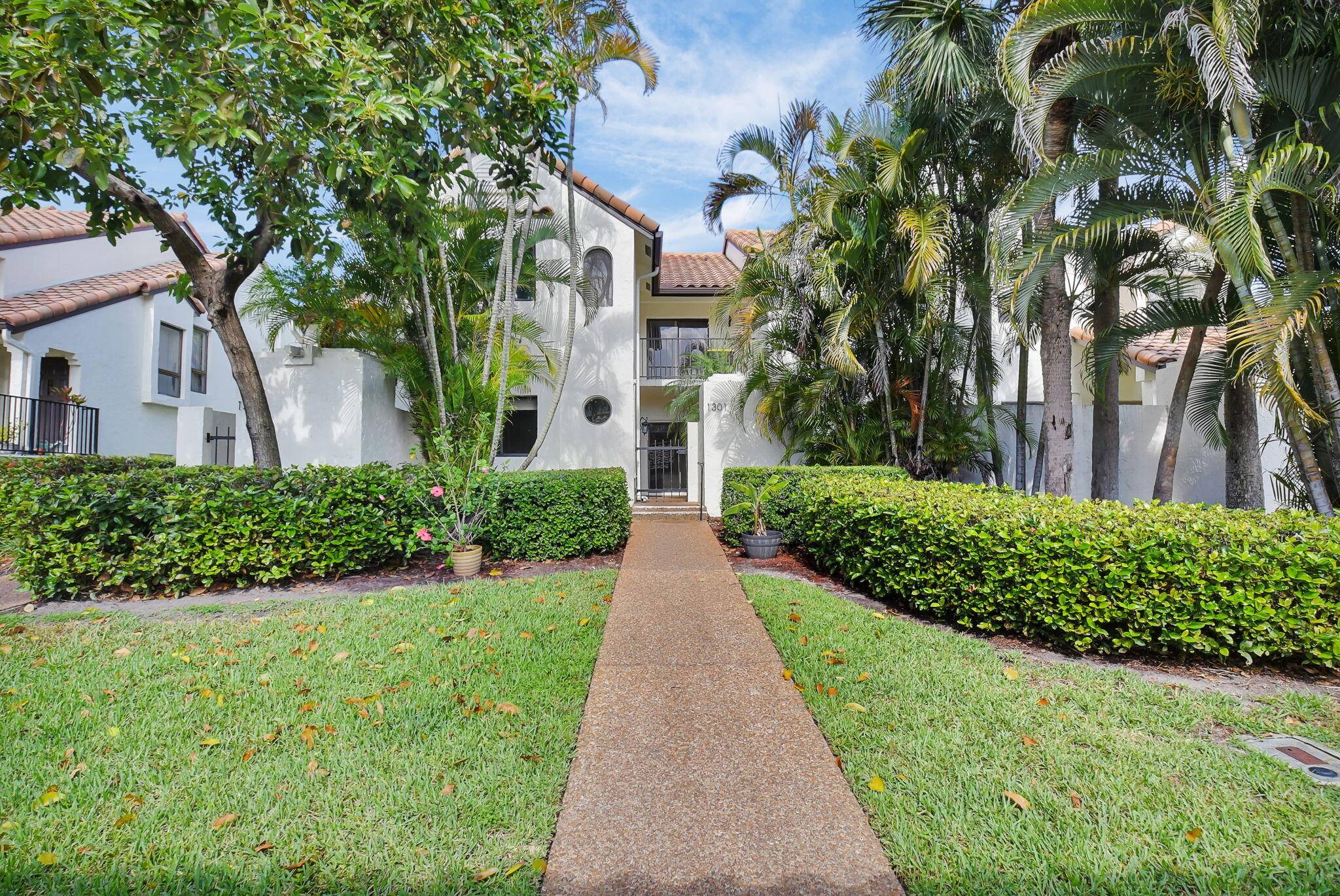 Beautifully renovated first floor 2 2 condo located in the desirable El Viento at Boca Pointe.