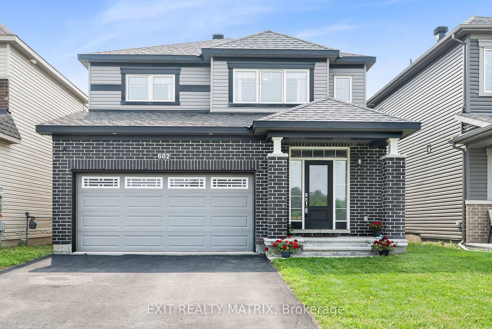 OPEN HOUSE SEPTEMBER 14TH SUNDAY 2 4PM Built in 2018 built freehold townhome in Avalon West, one of the most in demand areas of Orle ans.