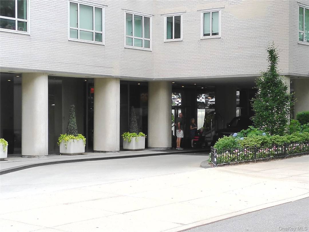 Welcome to Residence B1503 at the iconic Manhattan House a bright and spacious 2 bedroom, 2 bath home in one of the Upper East Side s most sought after full ...